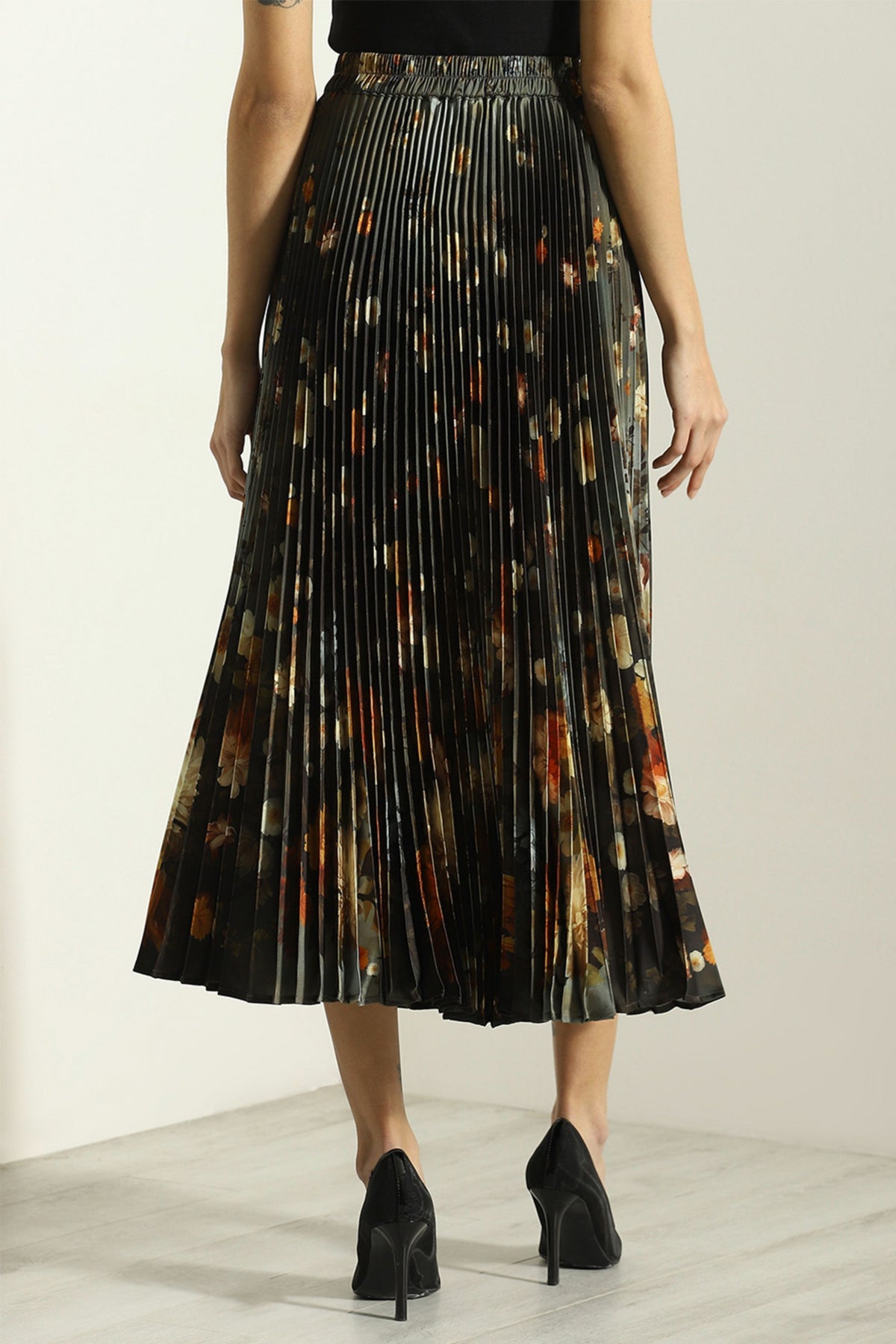 Lunara Pleated Skirt Set