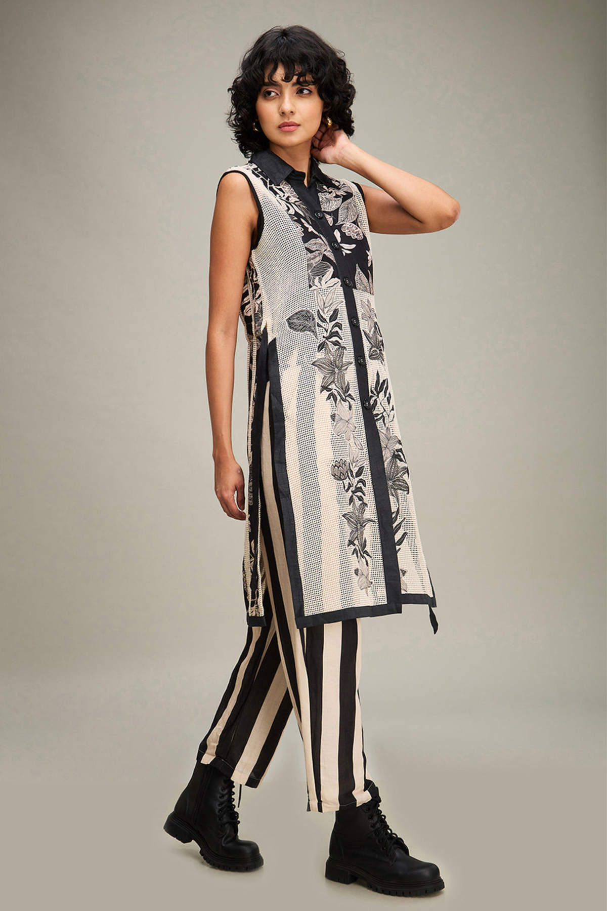 Ahyana Applique Kurta Set