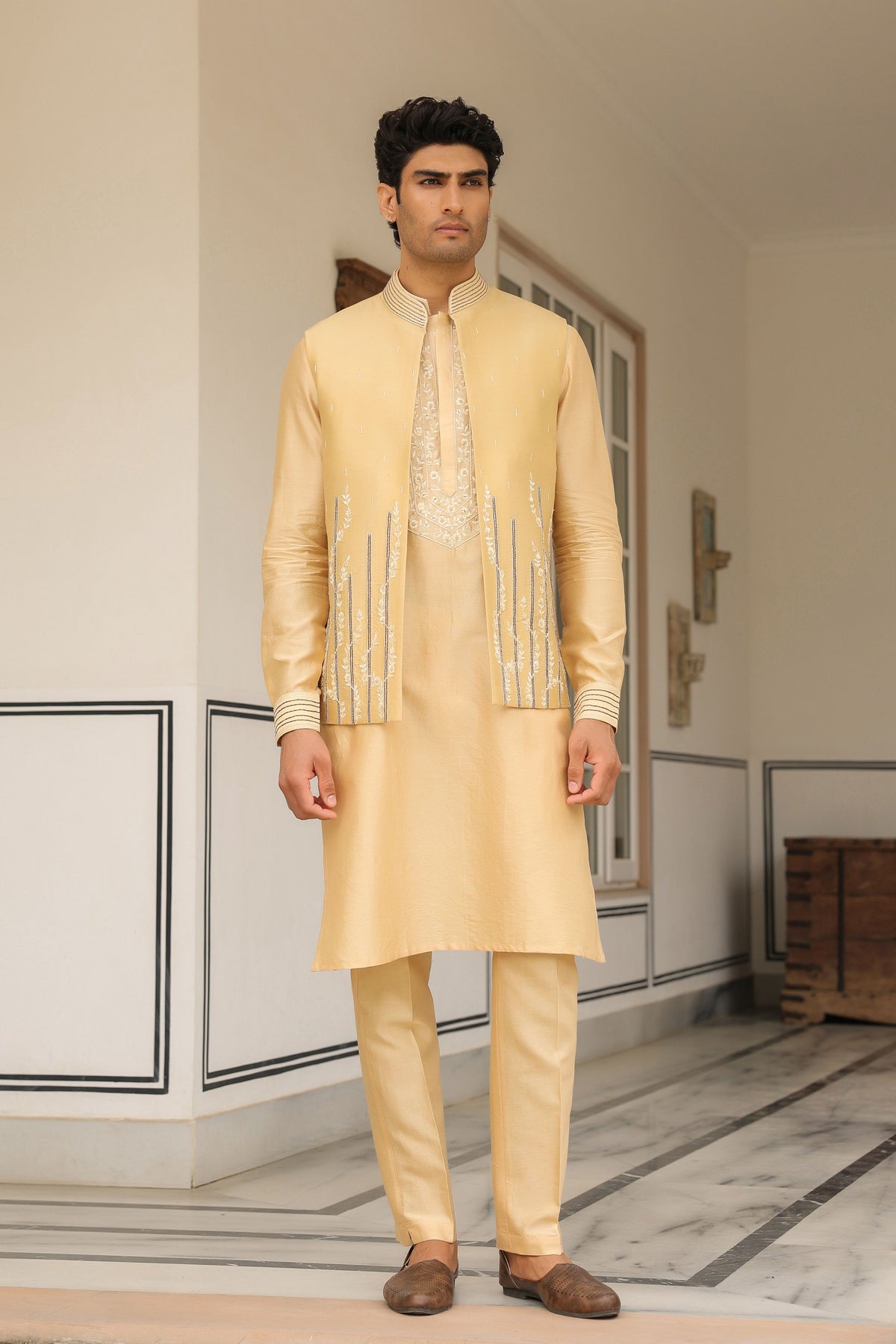 Gulzar Beige Floral Embroidered Bandi
