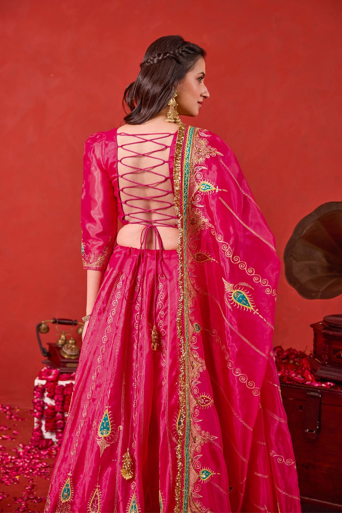 Nayaab Lehenga Set