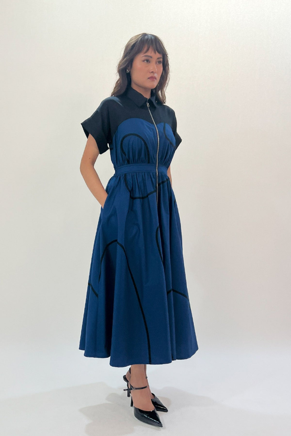 Cup Stem Zip Dress