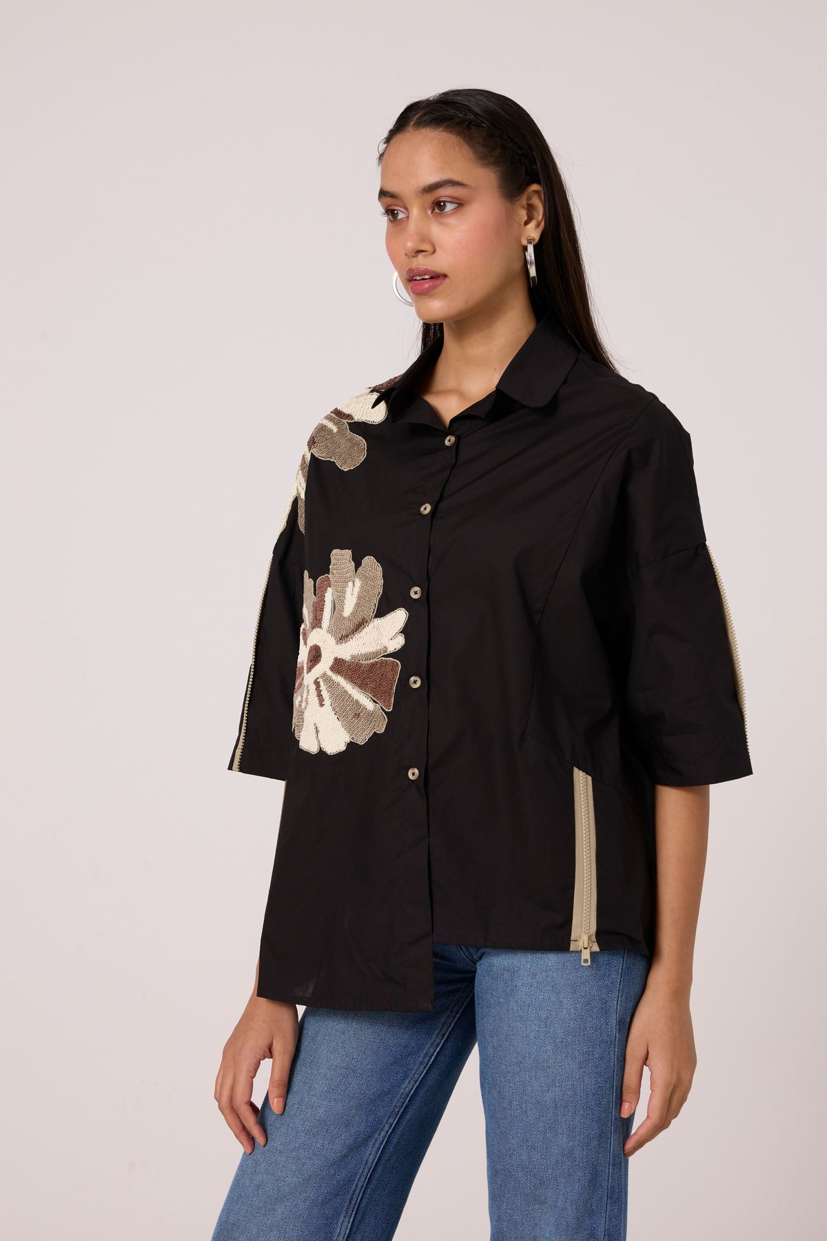 Leo Applique Black Shirt