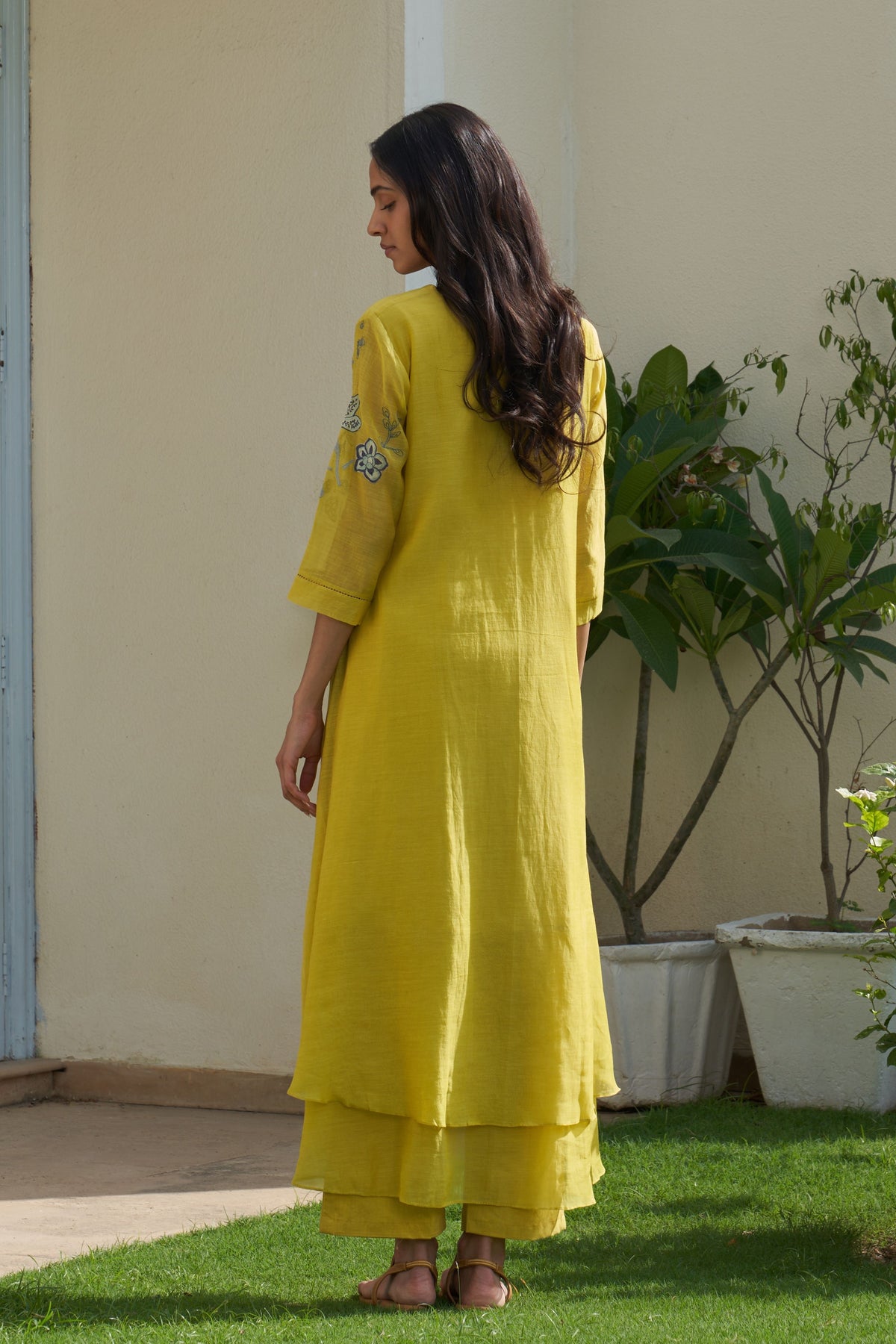 Daffodil Applique Kurta With Pants