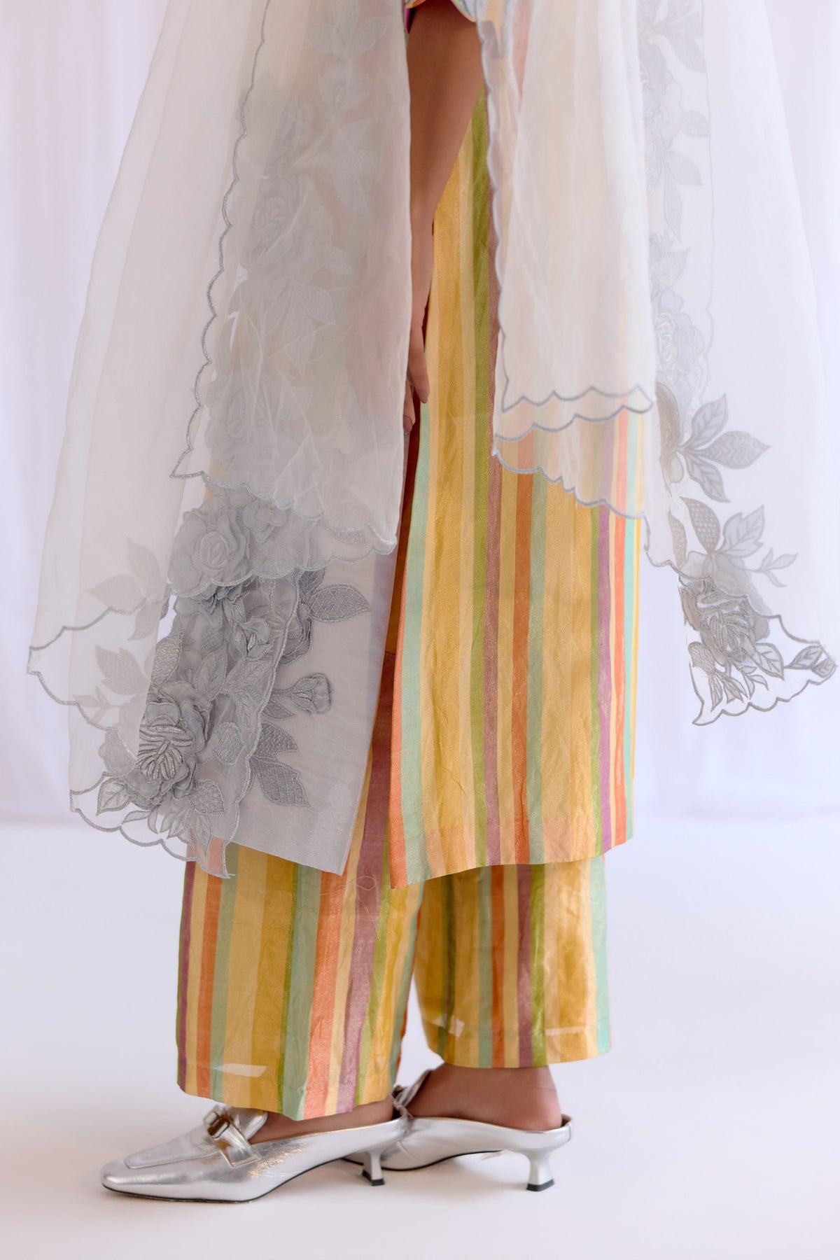 Aab-e-lehar Kurta Set