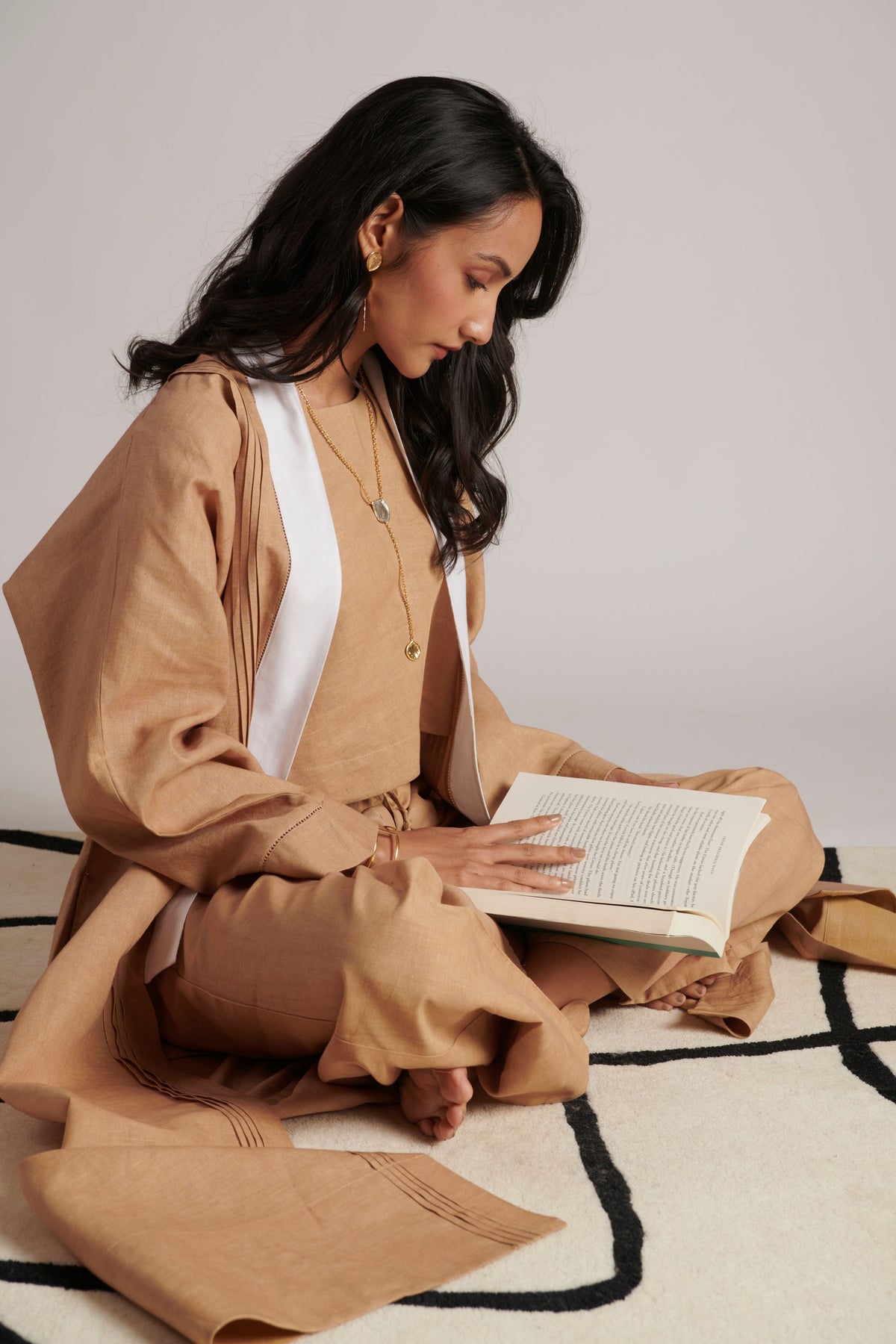 Honey Raisa Sleeved Overlay