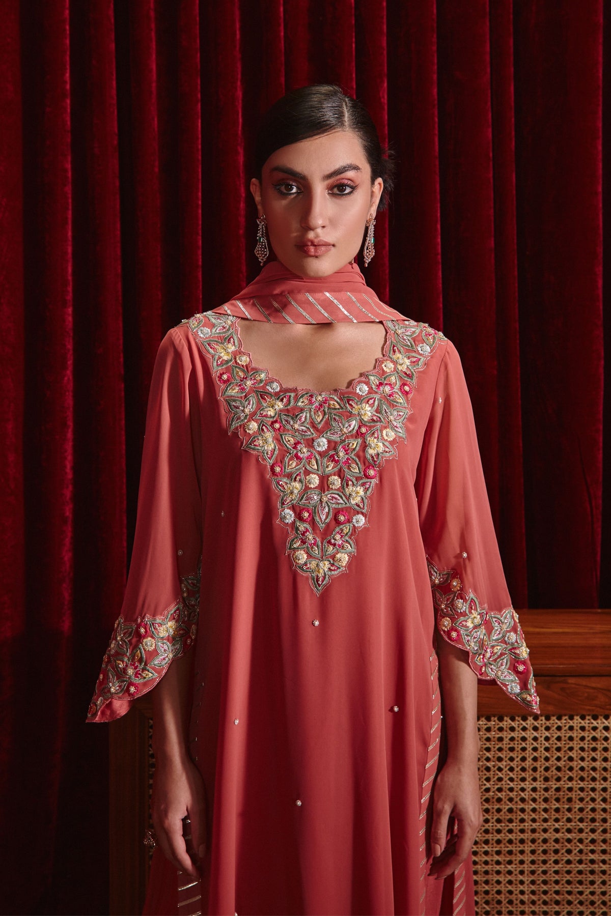 Gajari Riwaaz Kurta Set
