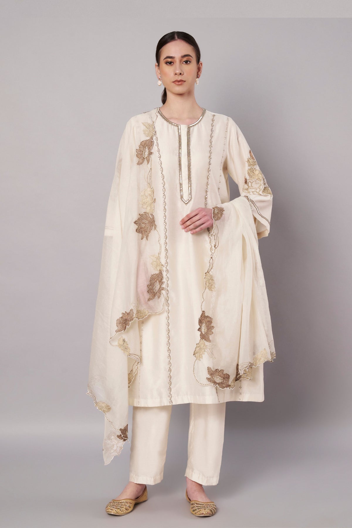 Breeze Trail Ivory A Line Set