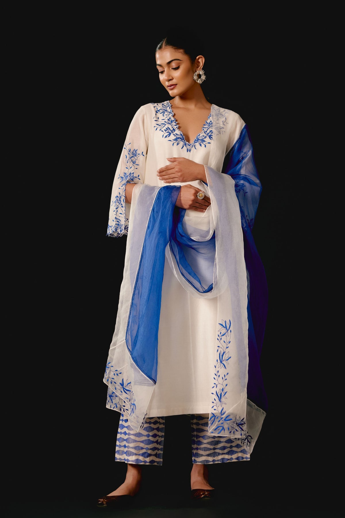 Ivory Resham Embroidery Kurta Set