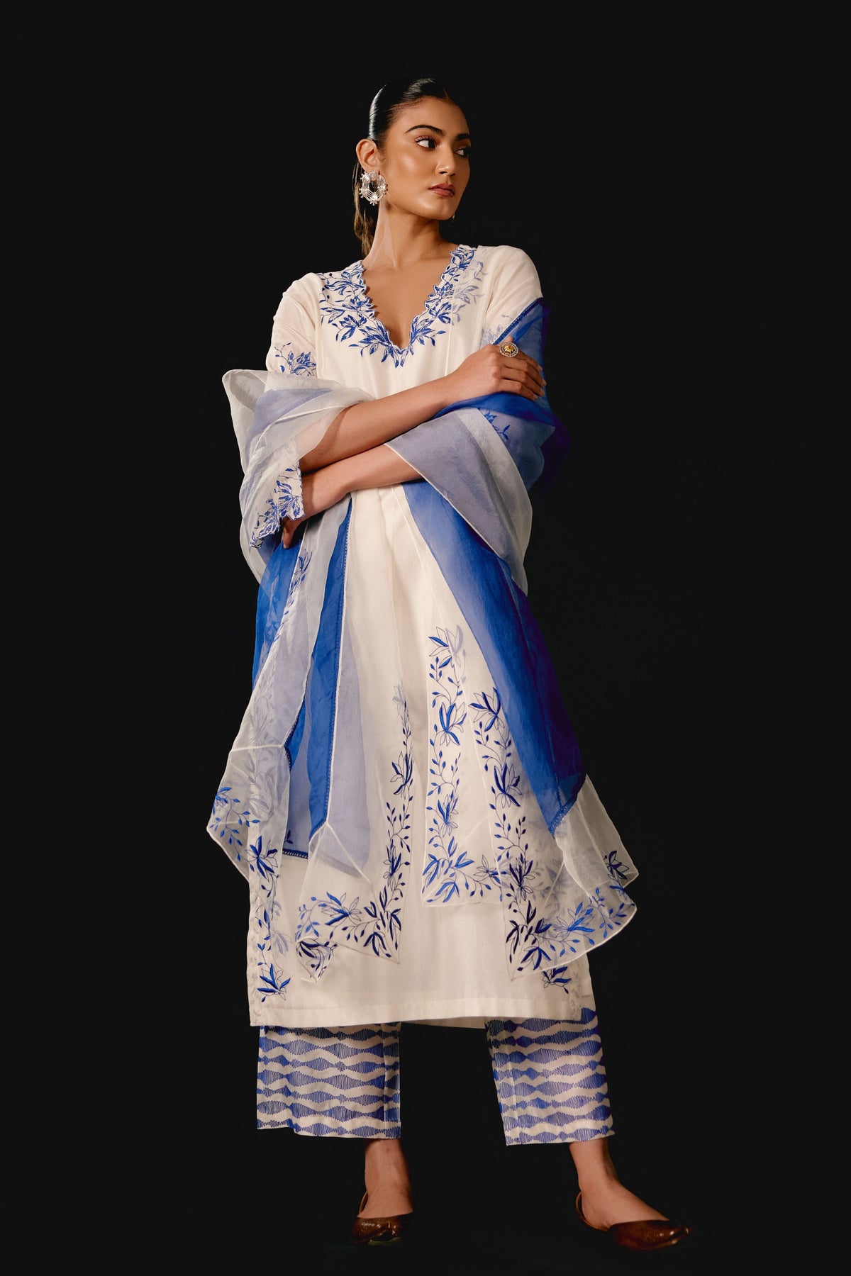 Ivory Resham Embroidery Kurta Set