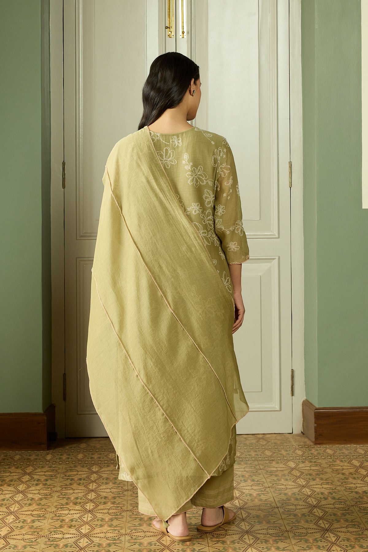Meadow Thread Embroidered Kurta Set