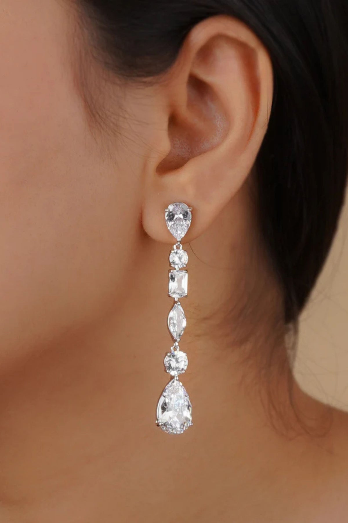 Faux Diamond Necklace Set in White