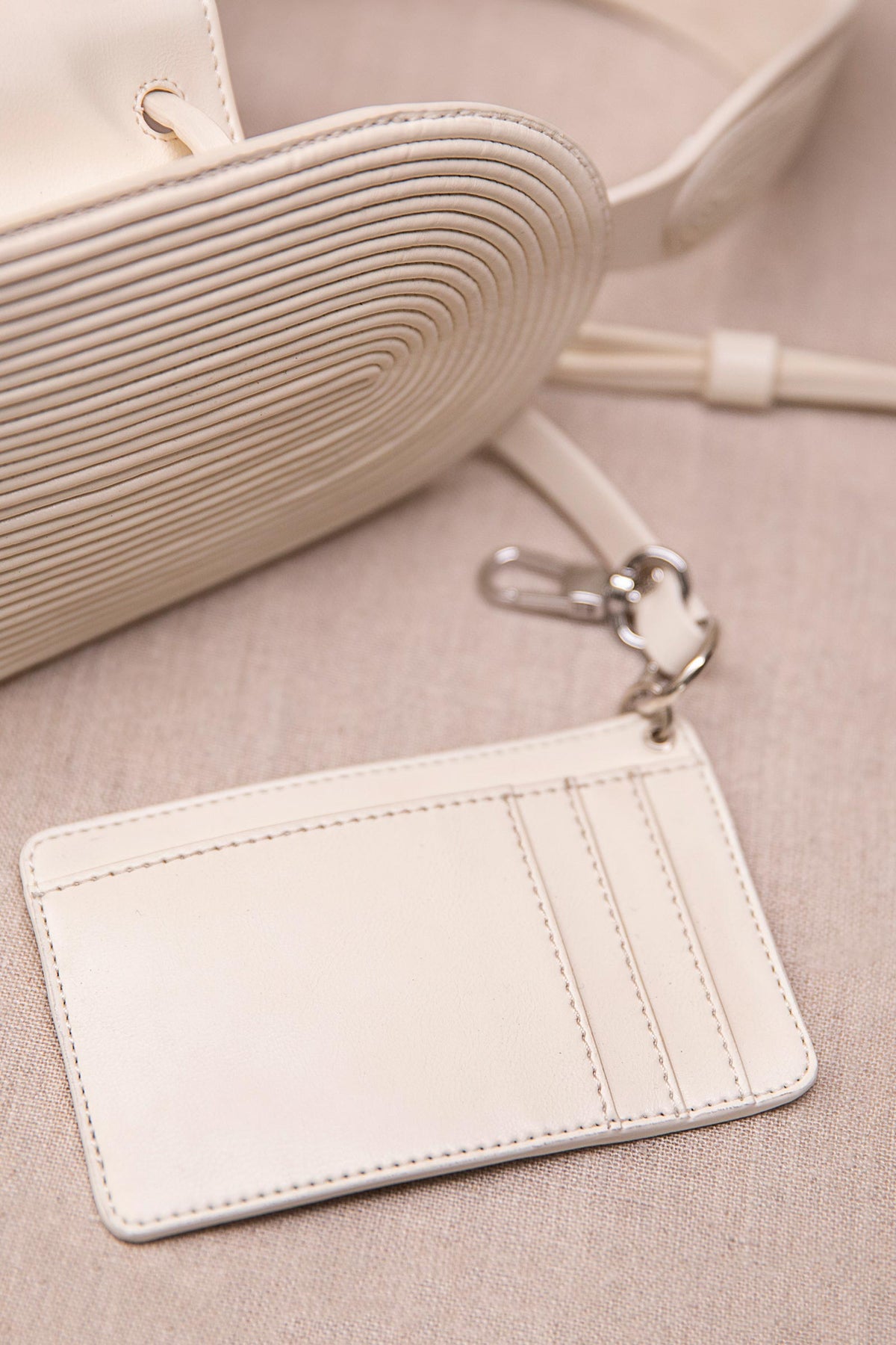Ivory n??sara bucket bag