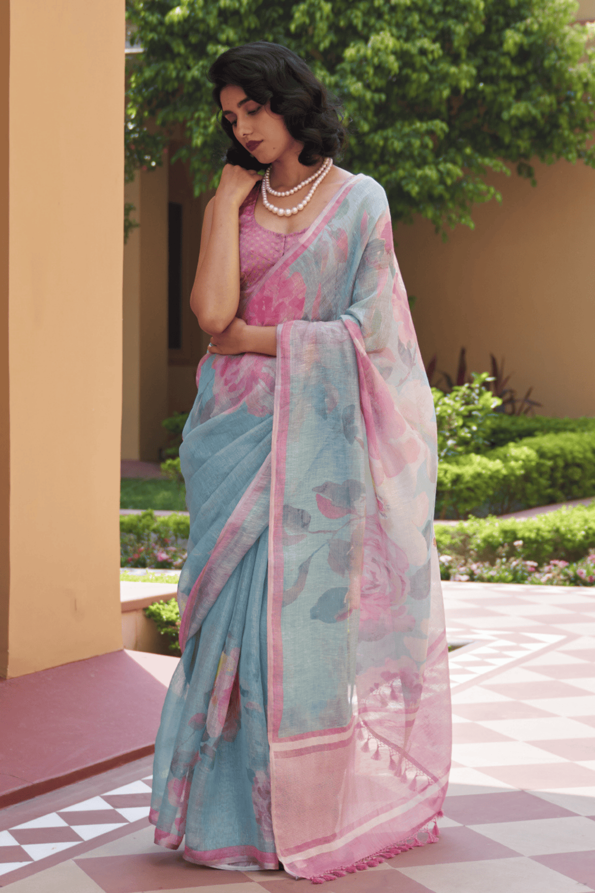 Nirjara Ferozi Saree