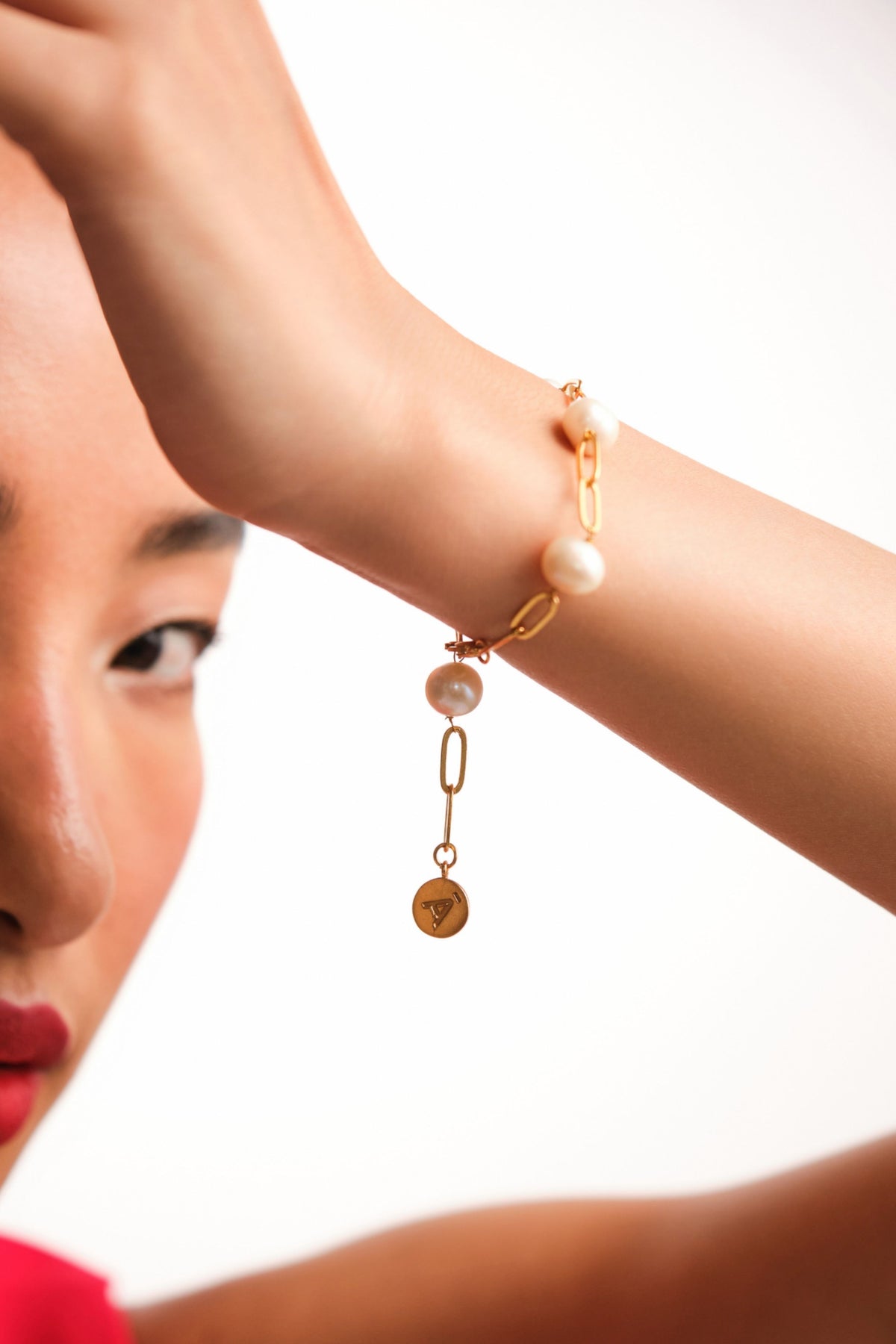 Dainty Linked Pearl Bracelet