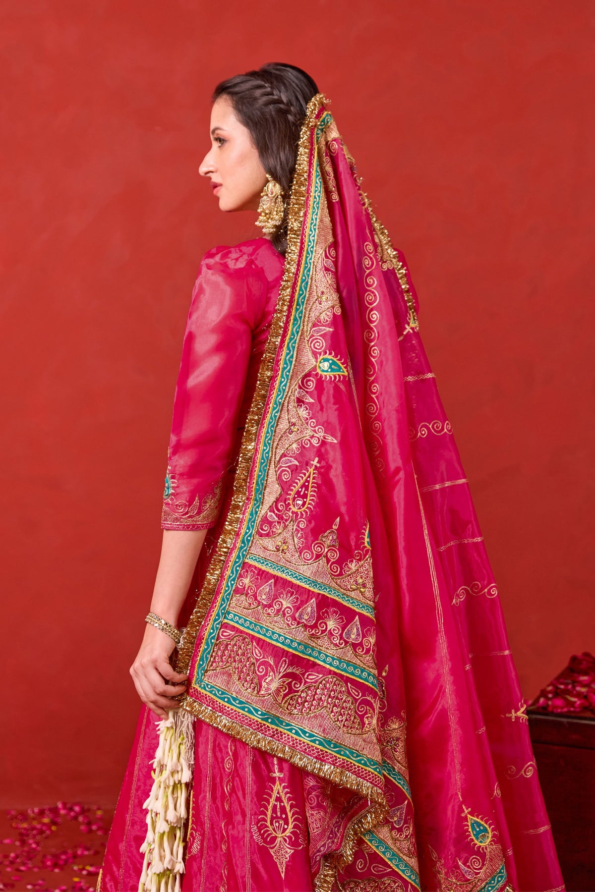 Nayaab Lehenga Set