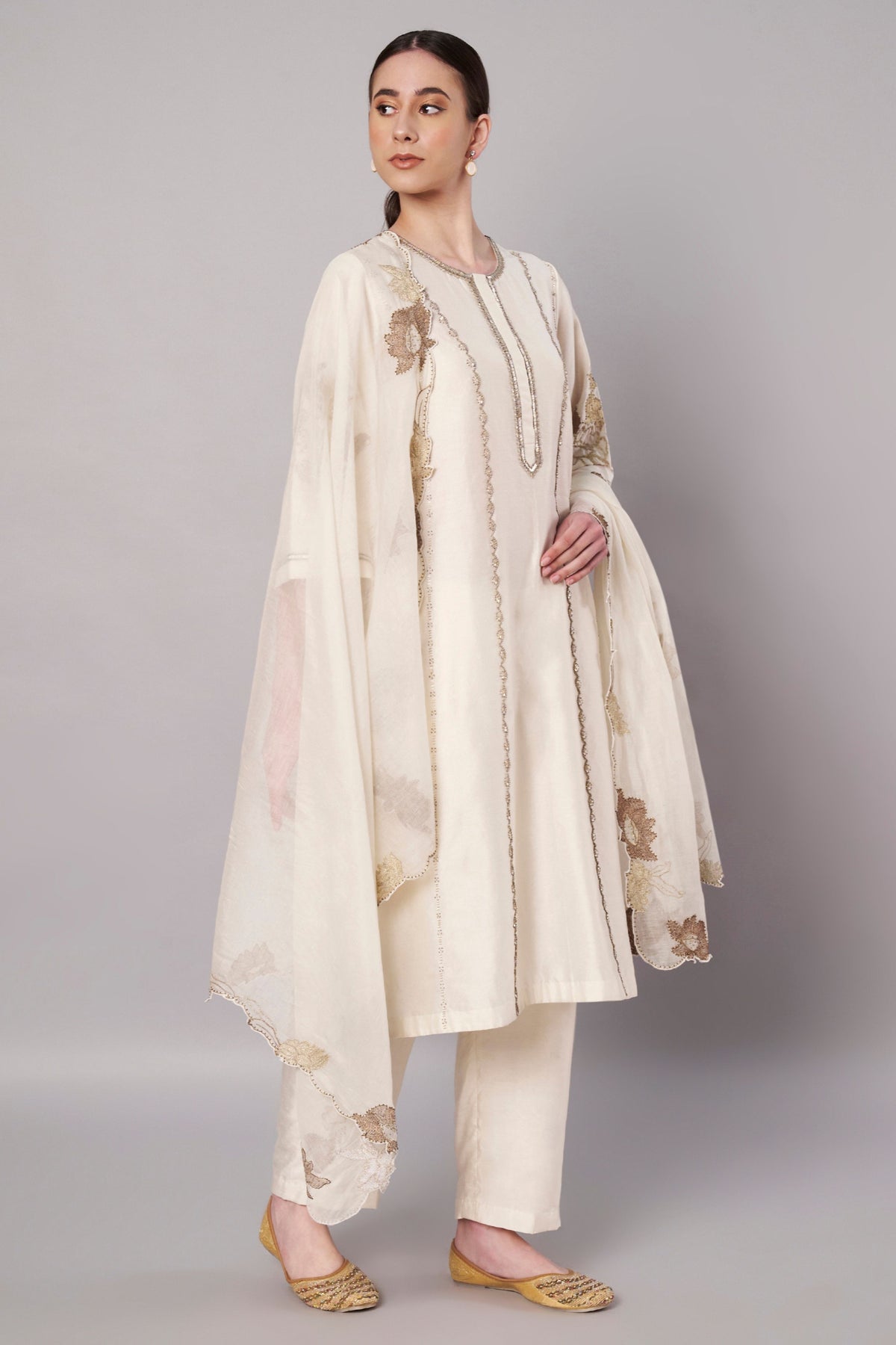 Breeze Trail Ivory A Line Set