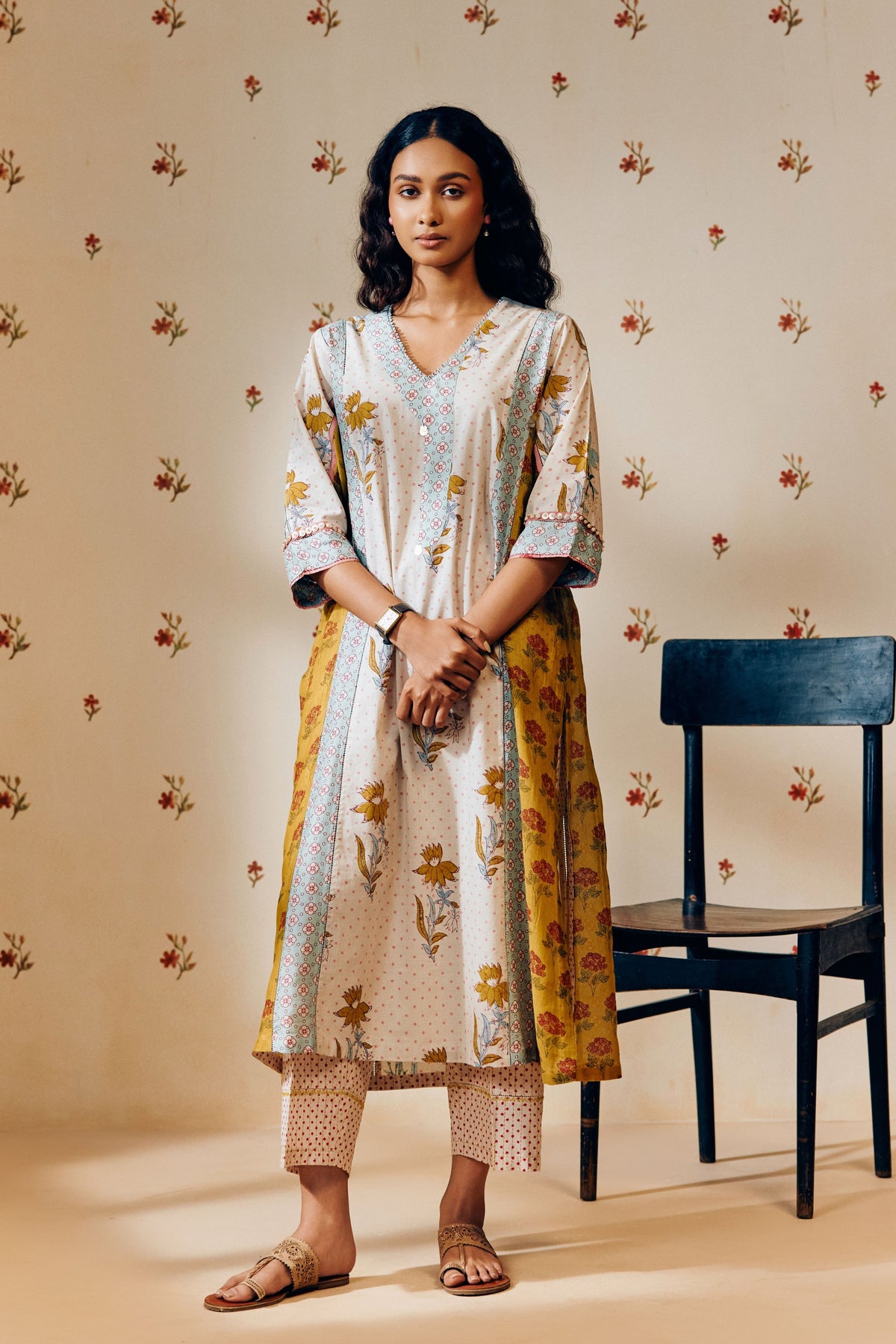 Off-white V-neck Kurta Set