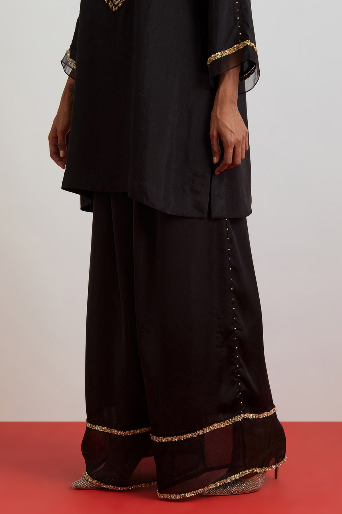 Black Rose Garland Tunic Set