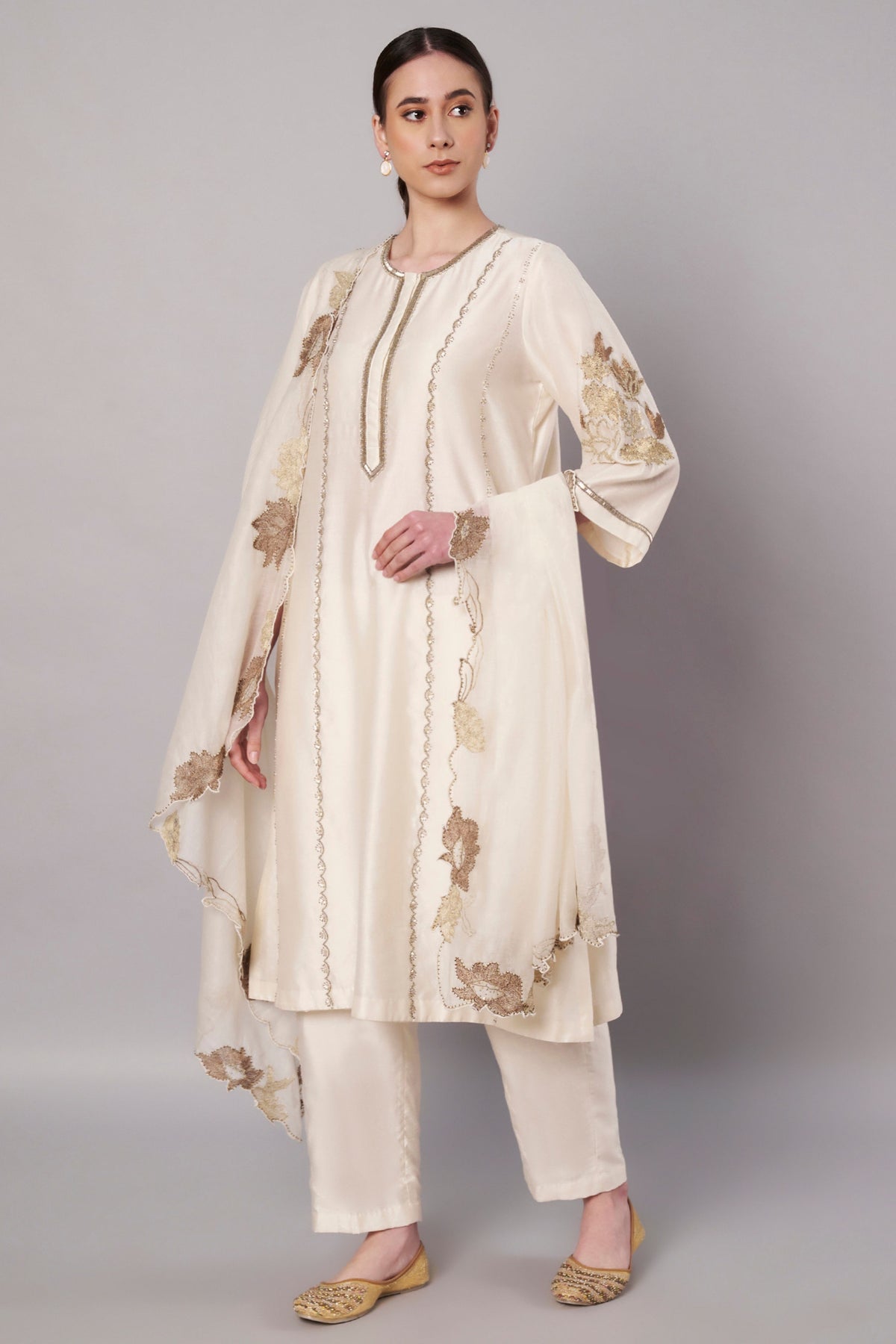 Breeze Trail Ivory A Line Set