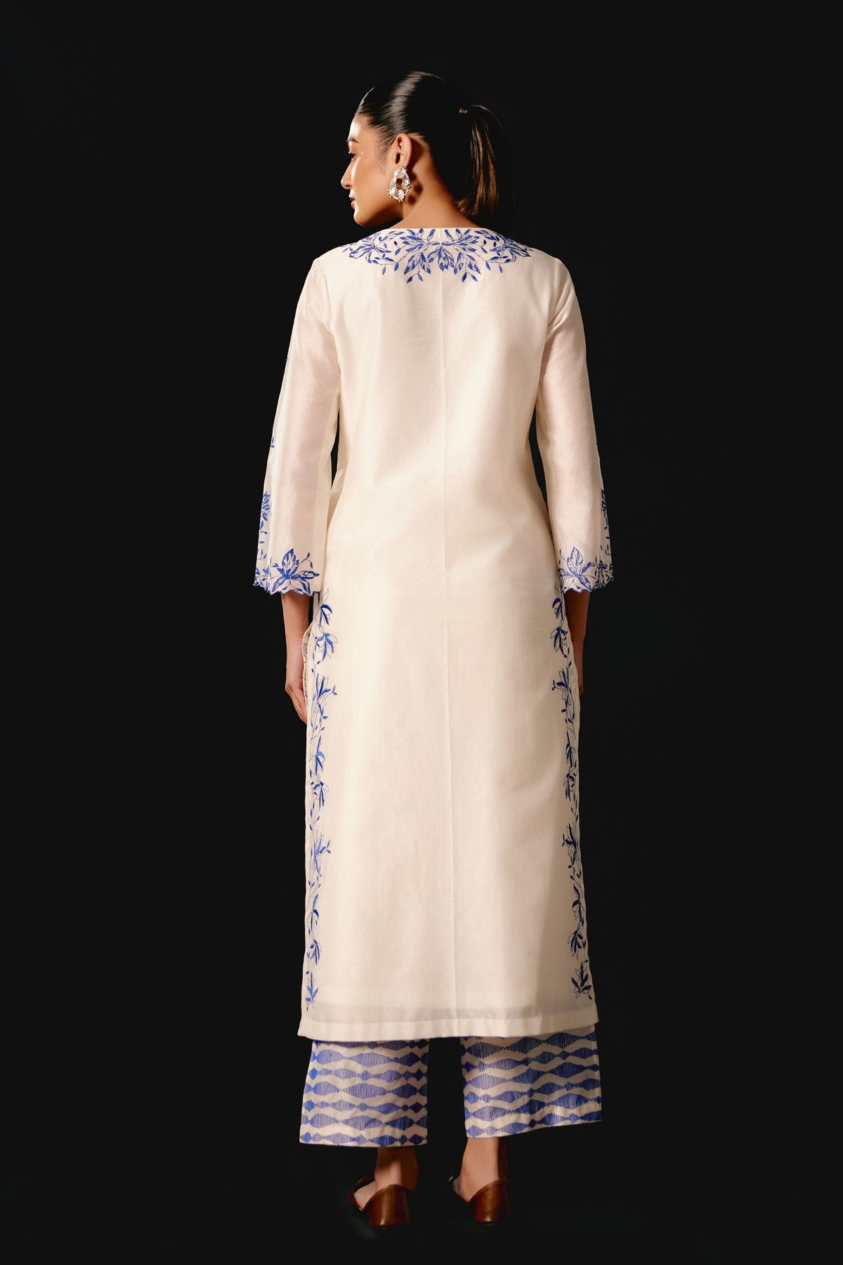 Ivory Resham Embroidery Kurta Set