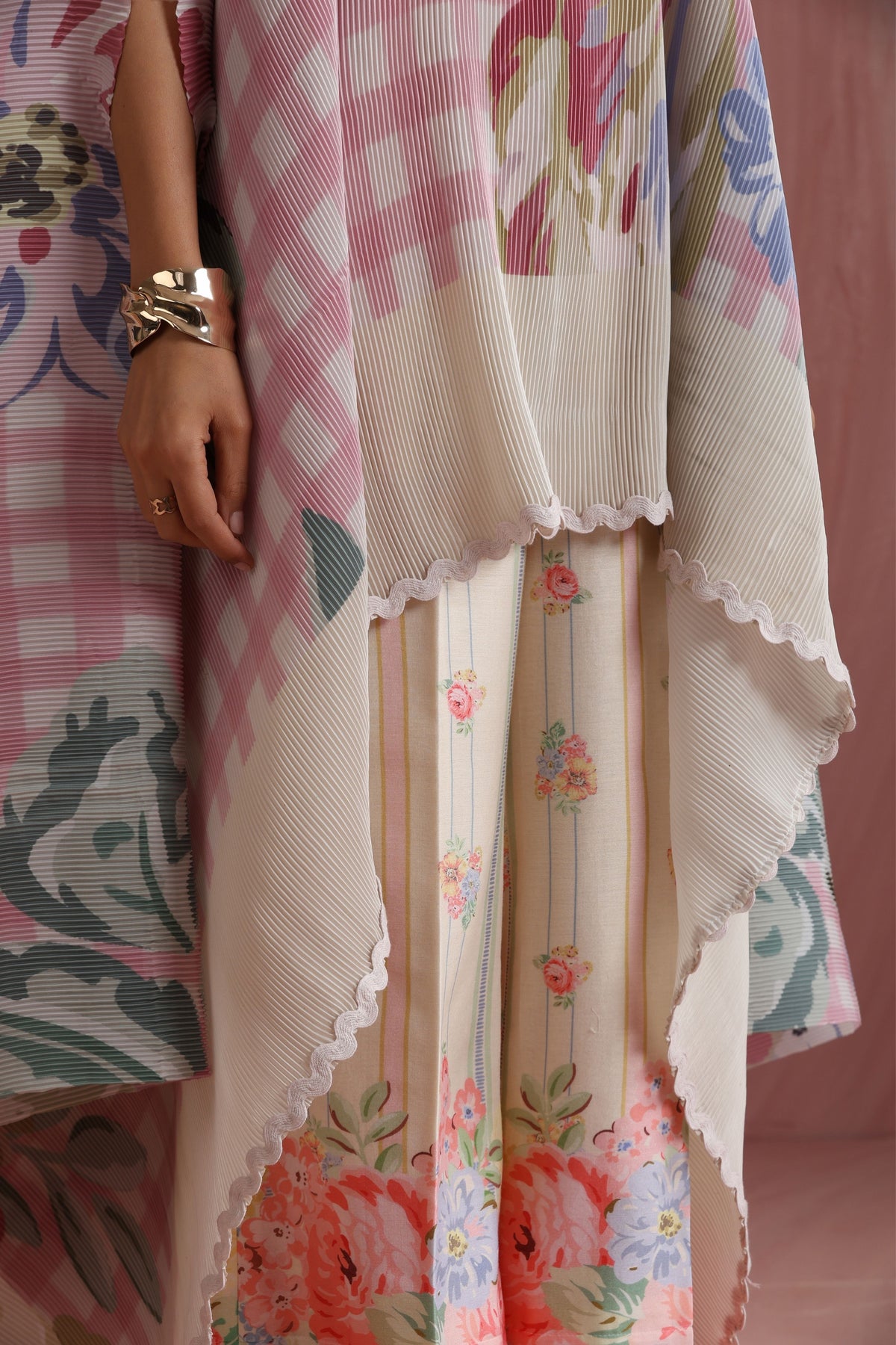 Raj Bagh Cape Set