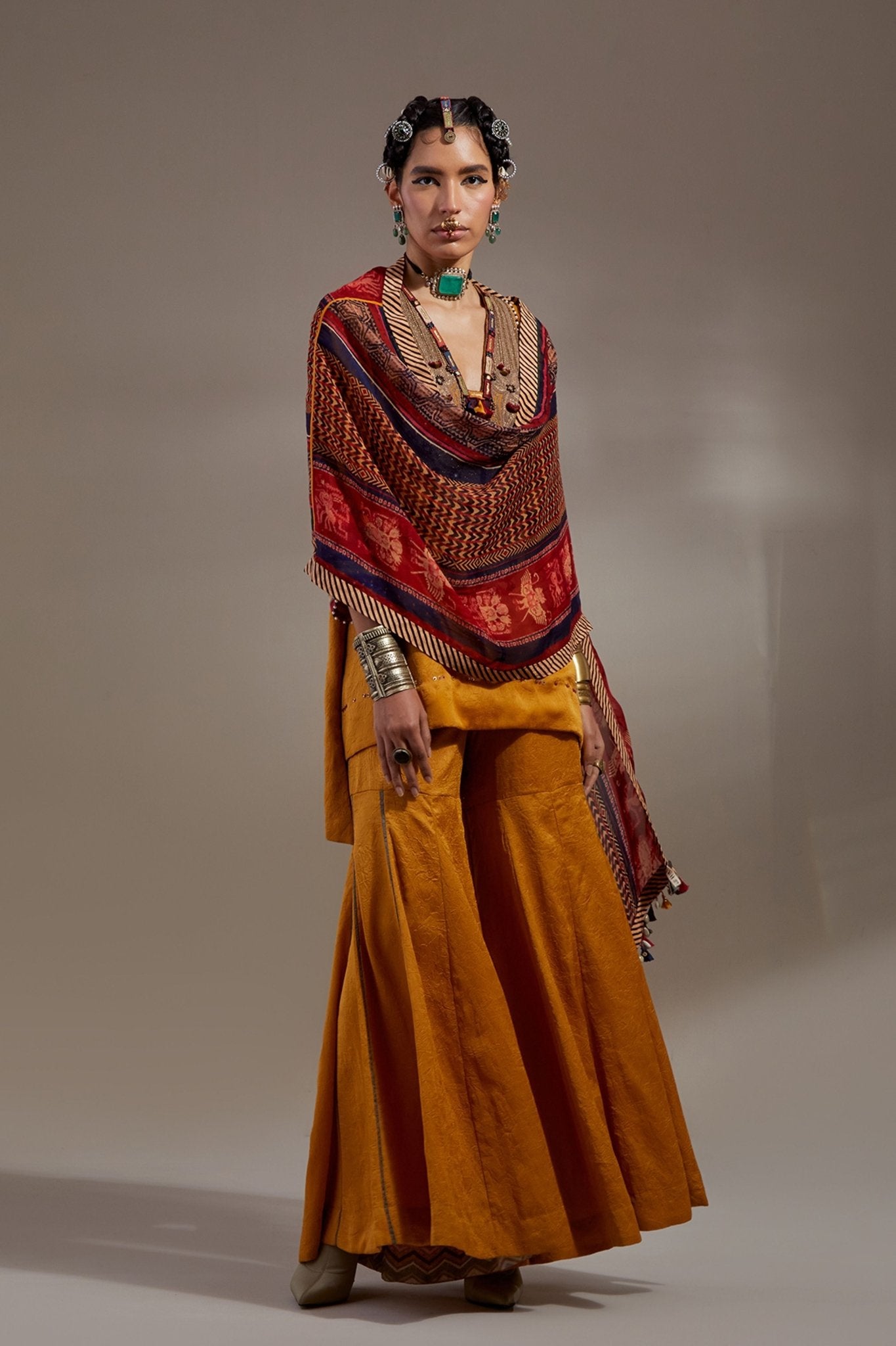 Patti Odhni - Aseem Kapoor - Elahe