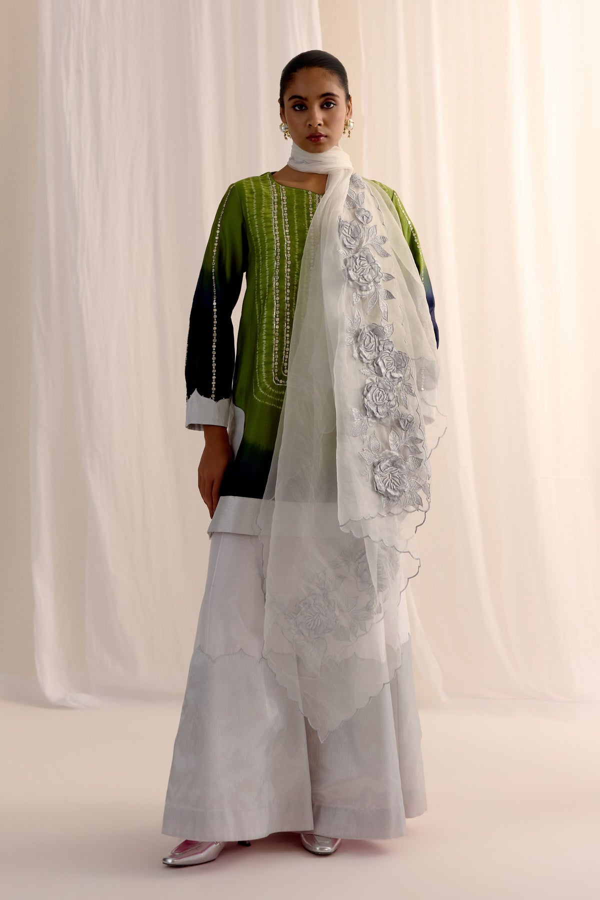 Naaz Odhni