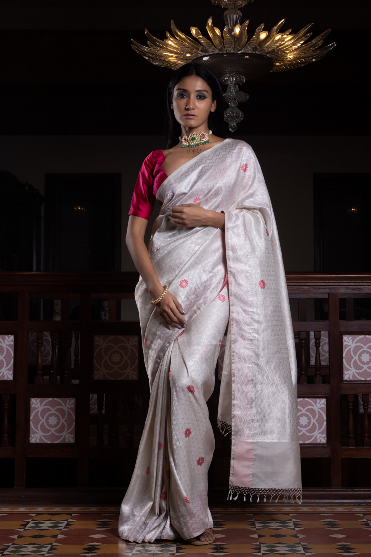 Jhilmil Sitara Shwet Geometrical Benarasi Handloom Sari