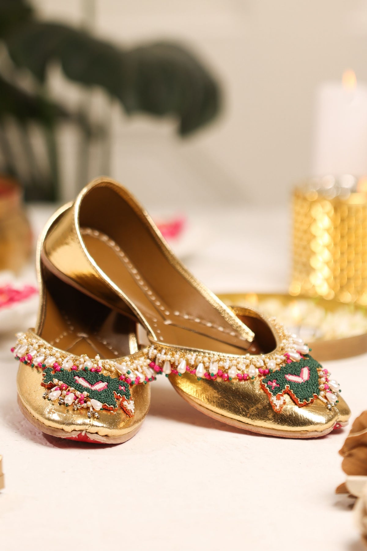 Gulposh Juttis