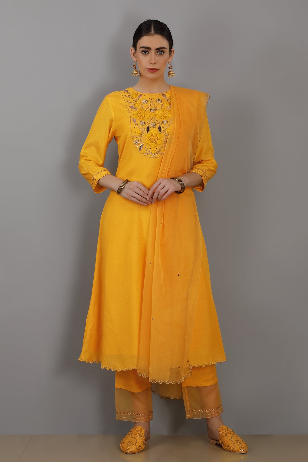 Humna a round neck kurta set