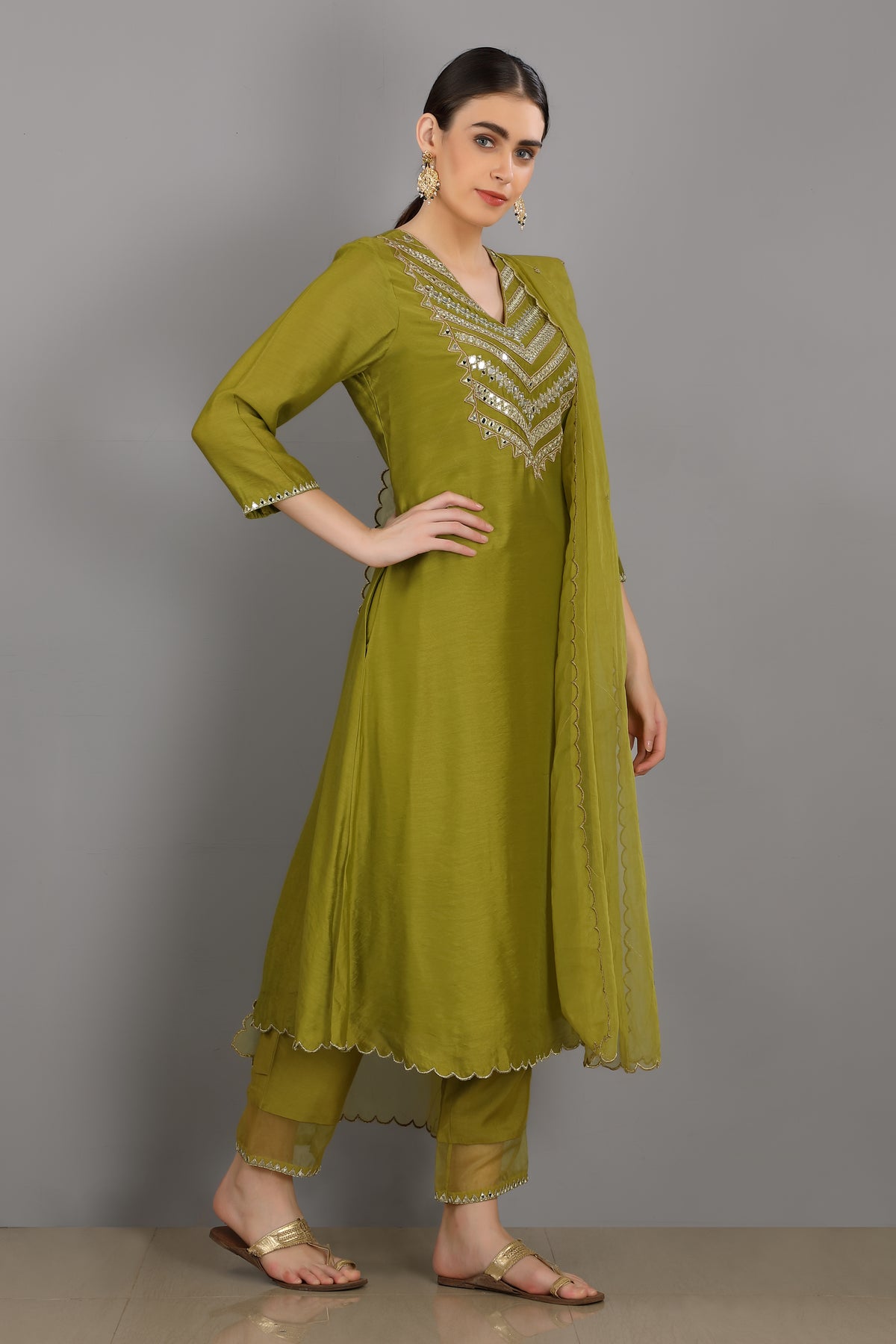 Danish a v-neck kurta set