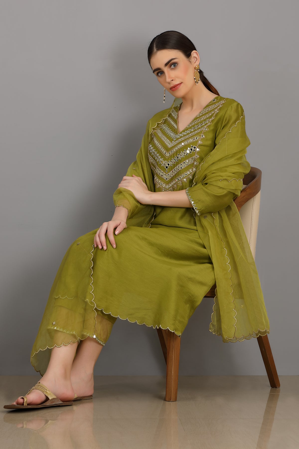 Danish a v-neck kurta set