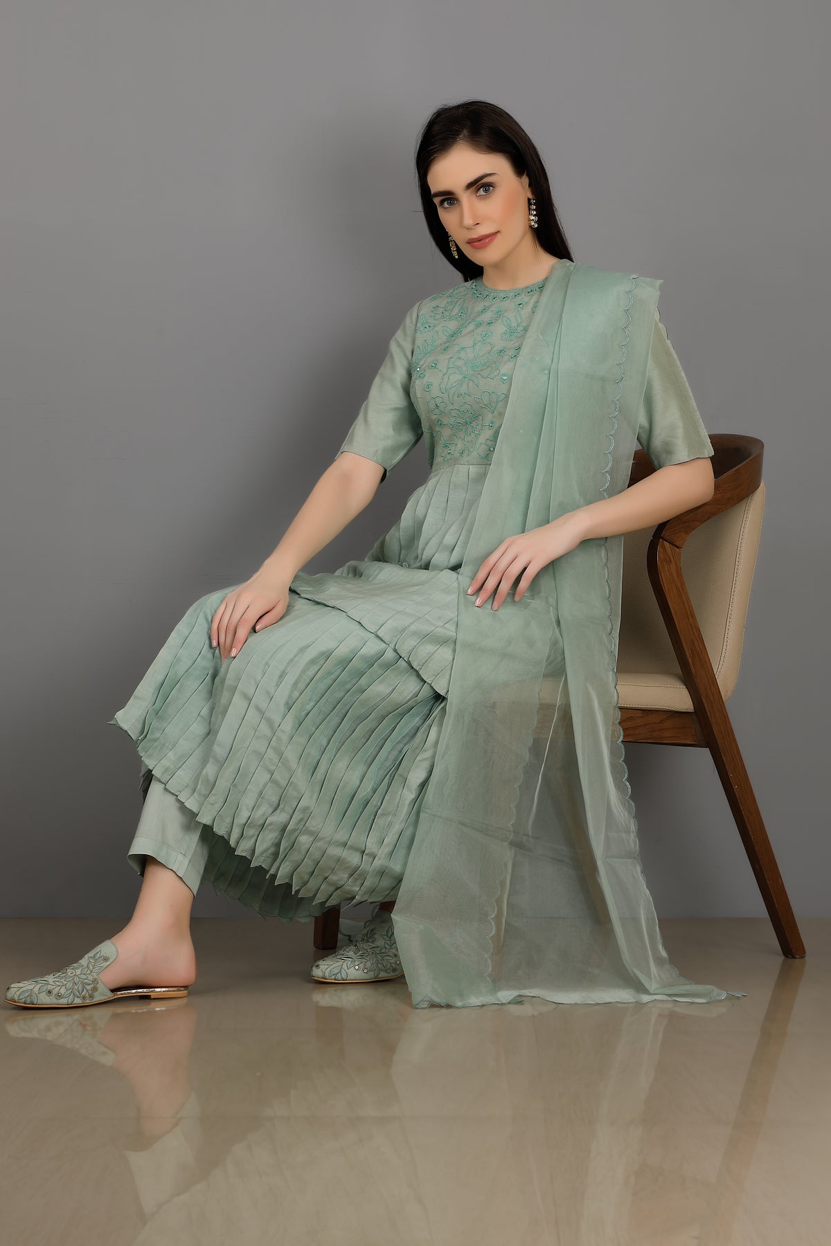 Kiran a round neck kurta set