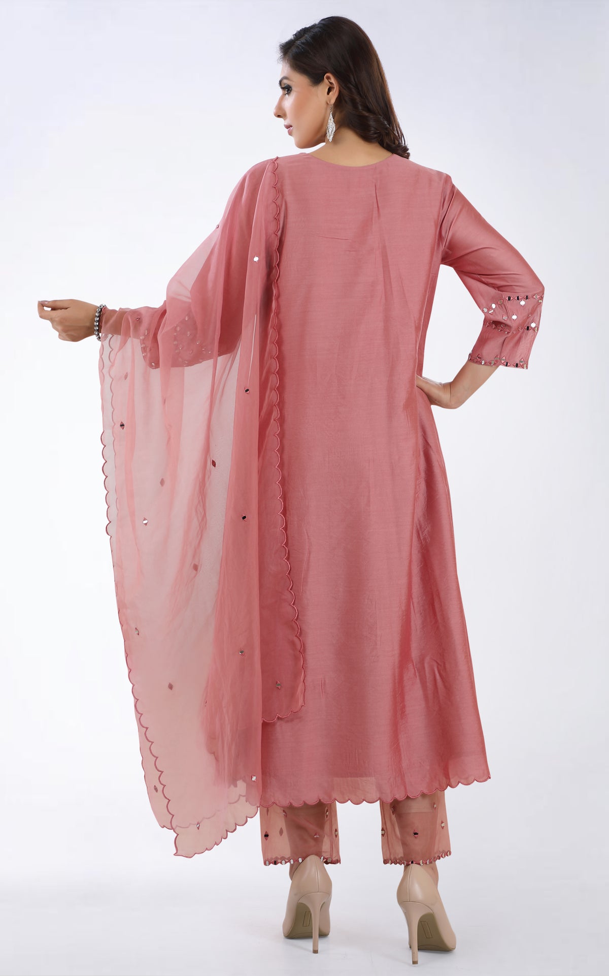 Gauhar a round neck kurta set