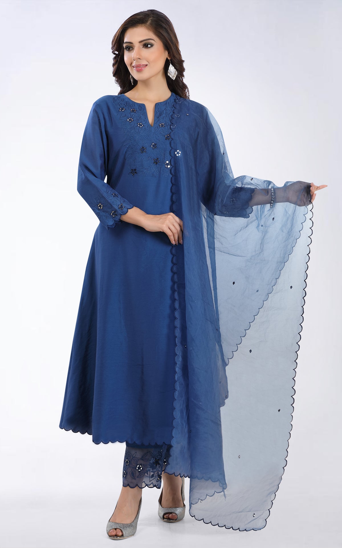 Zohra round neck kurta set