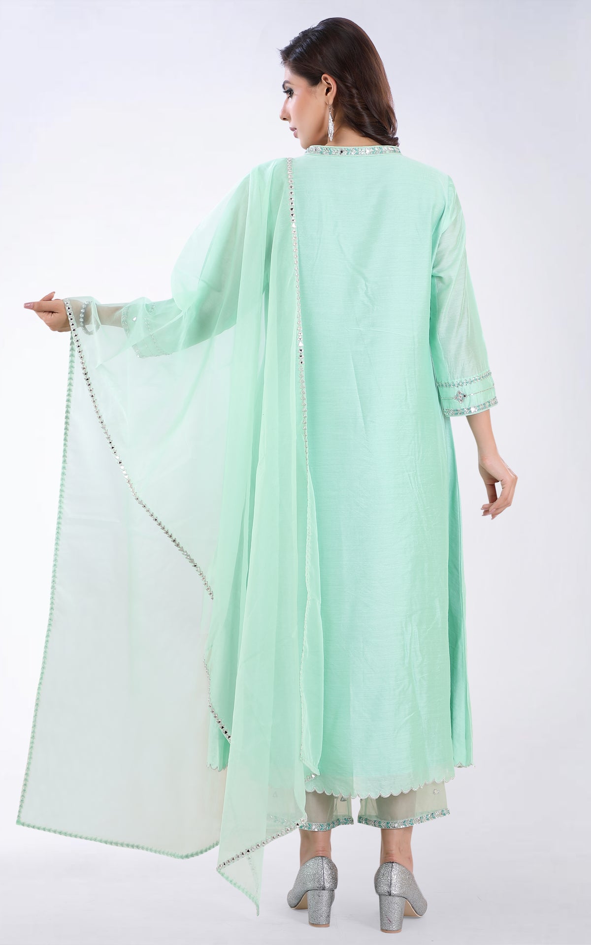 Husn a v-neck kurta set