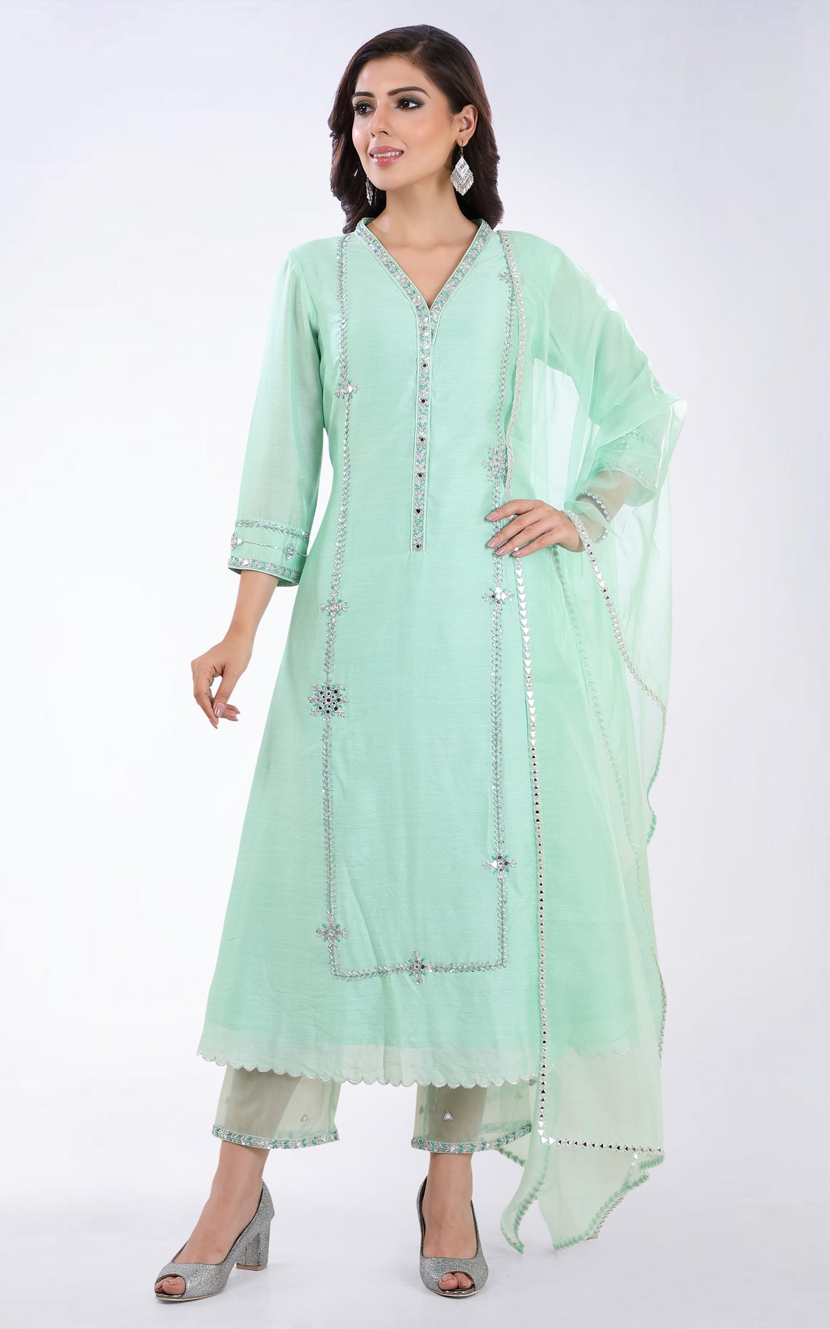 Husn a v-neck kurta set