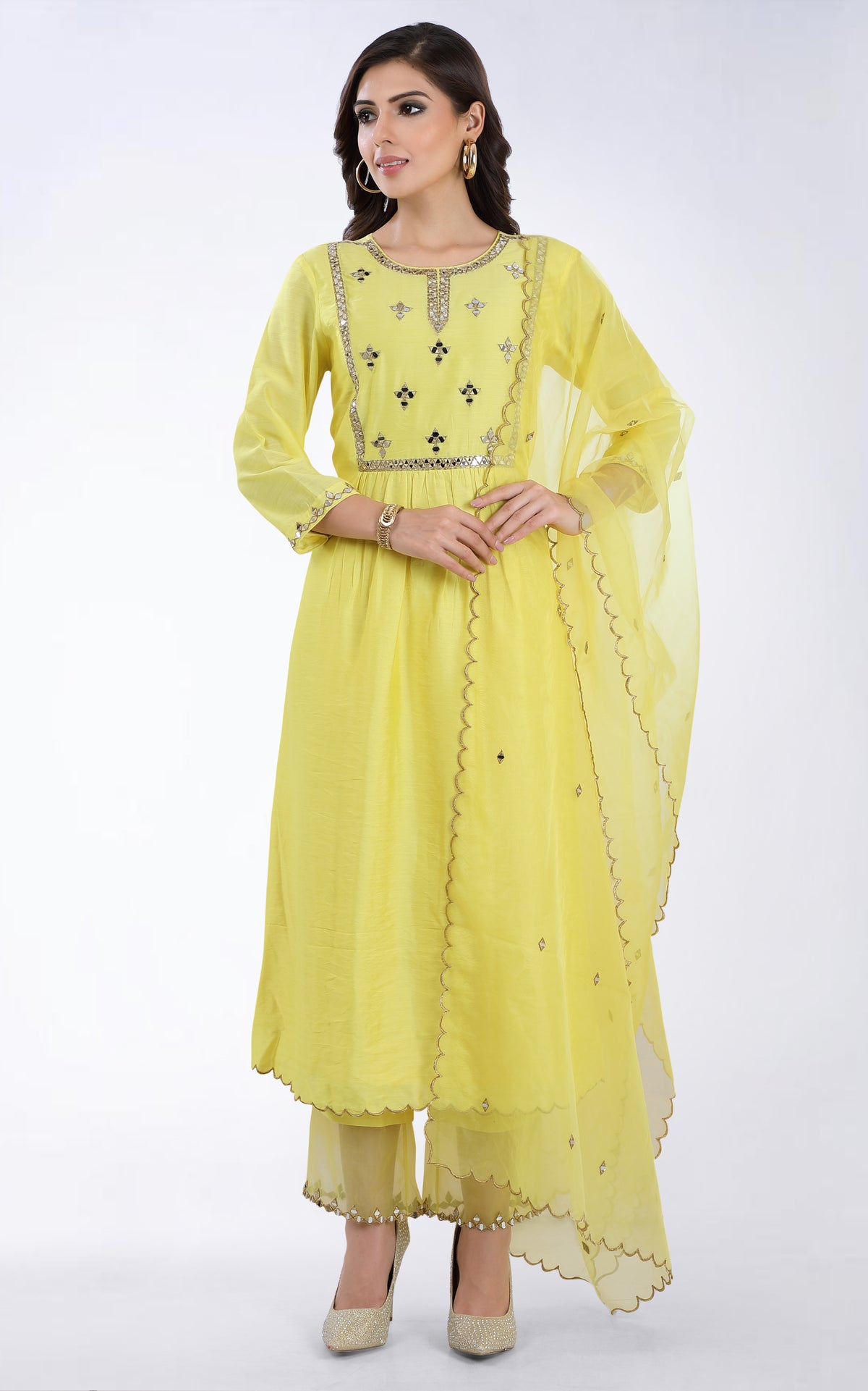 Naaz a round neck kurta set