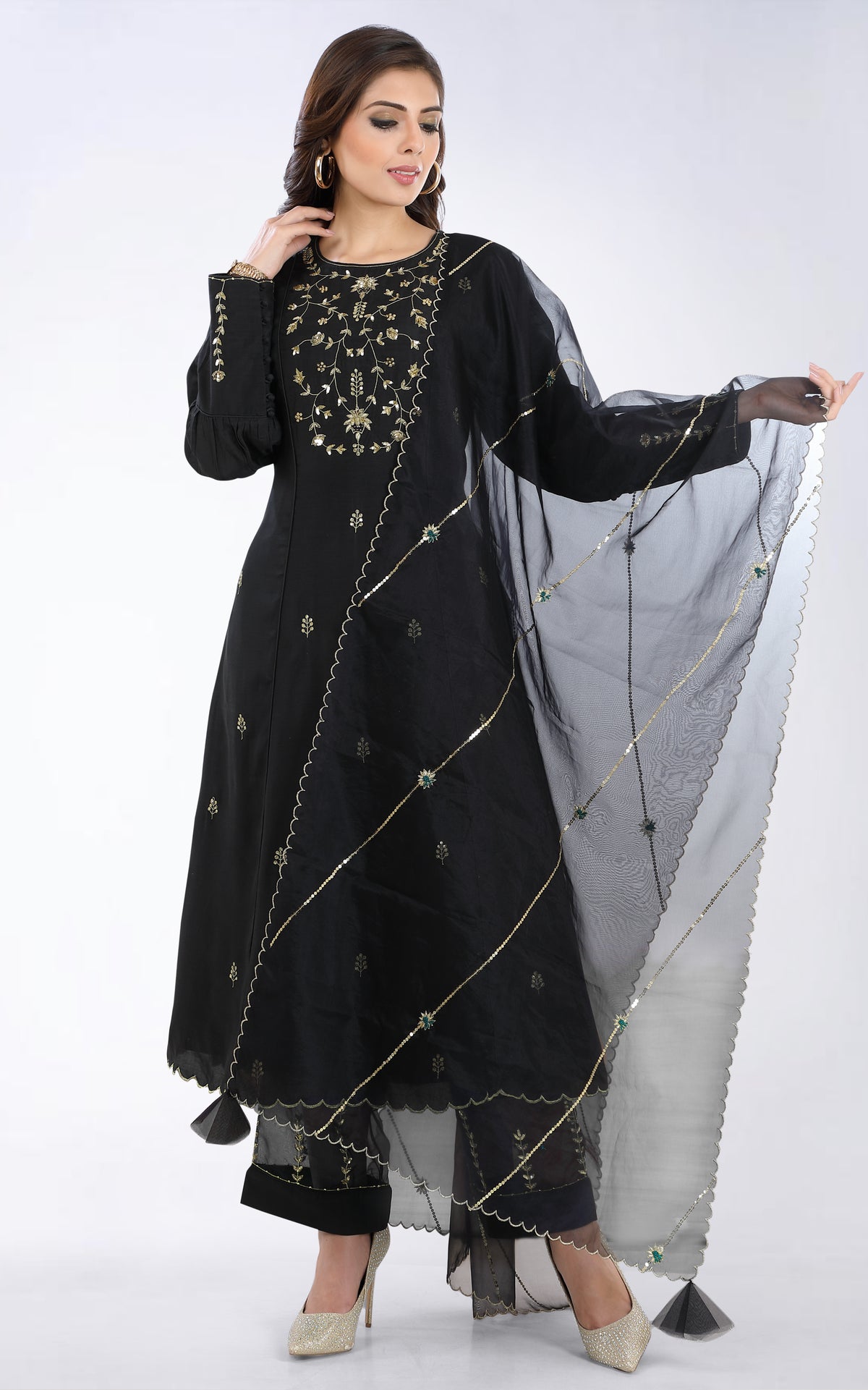 Nazm a round neck kurta set