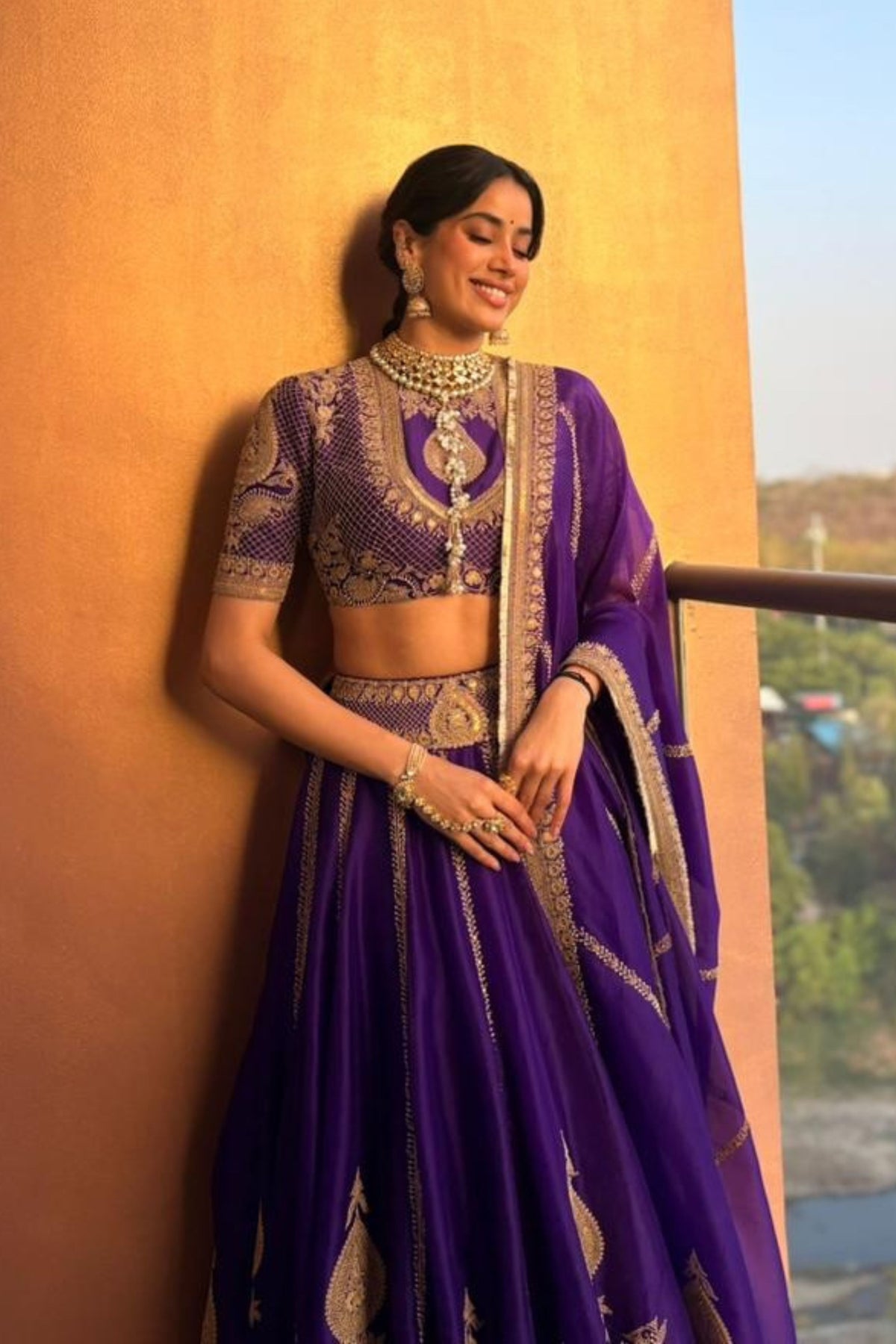 Janhvi Kapoor in Anamika Khanna