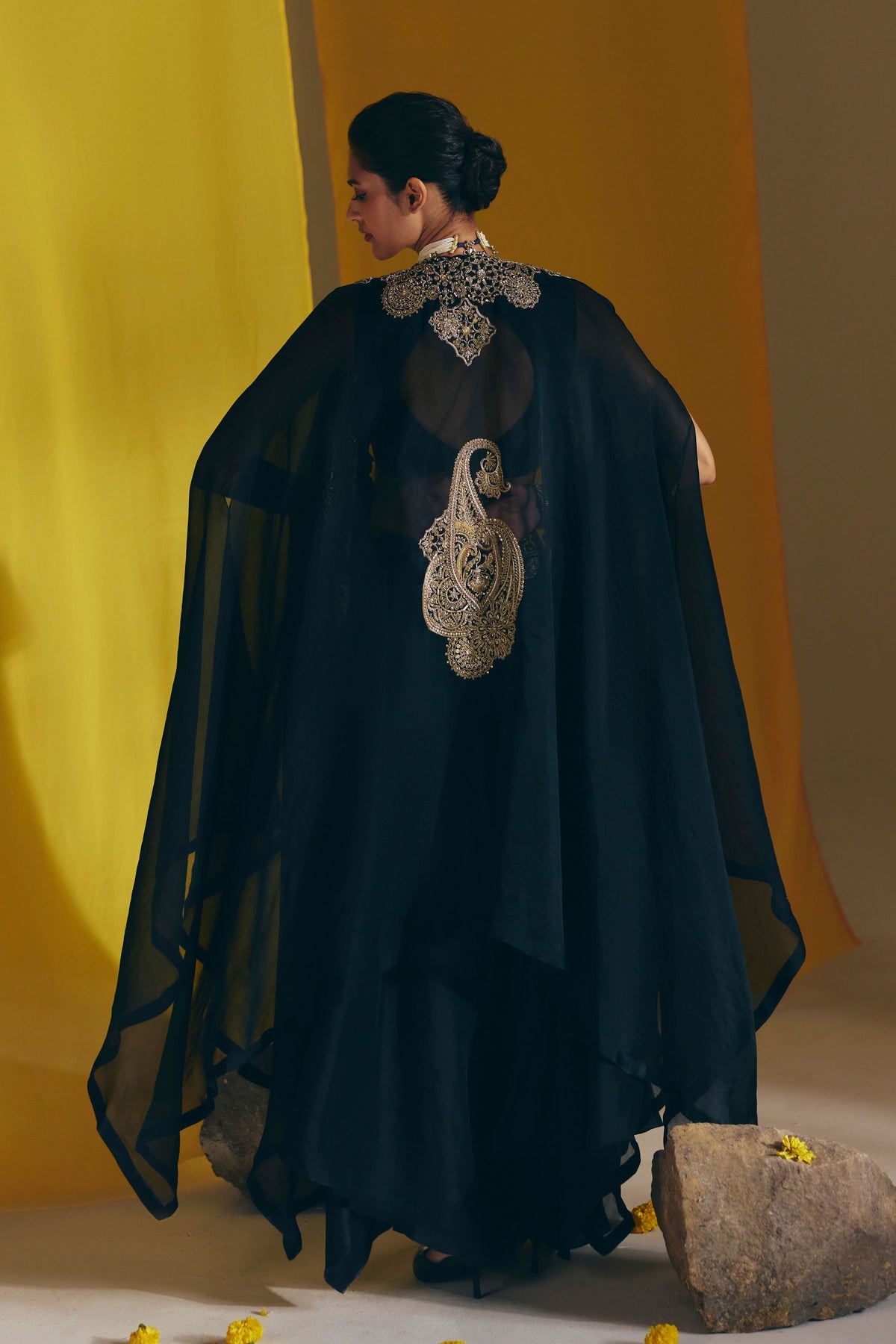 Raagini Cape Set
