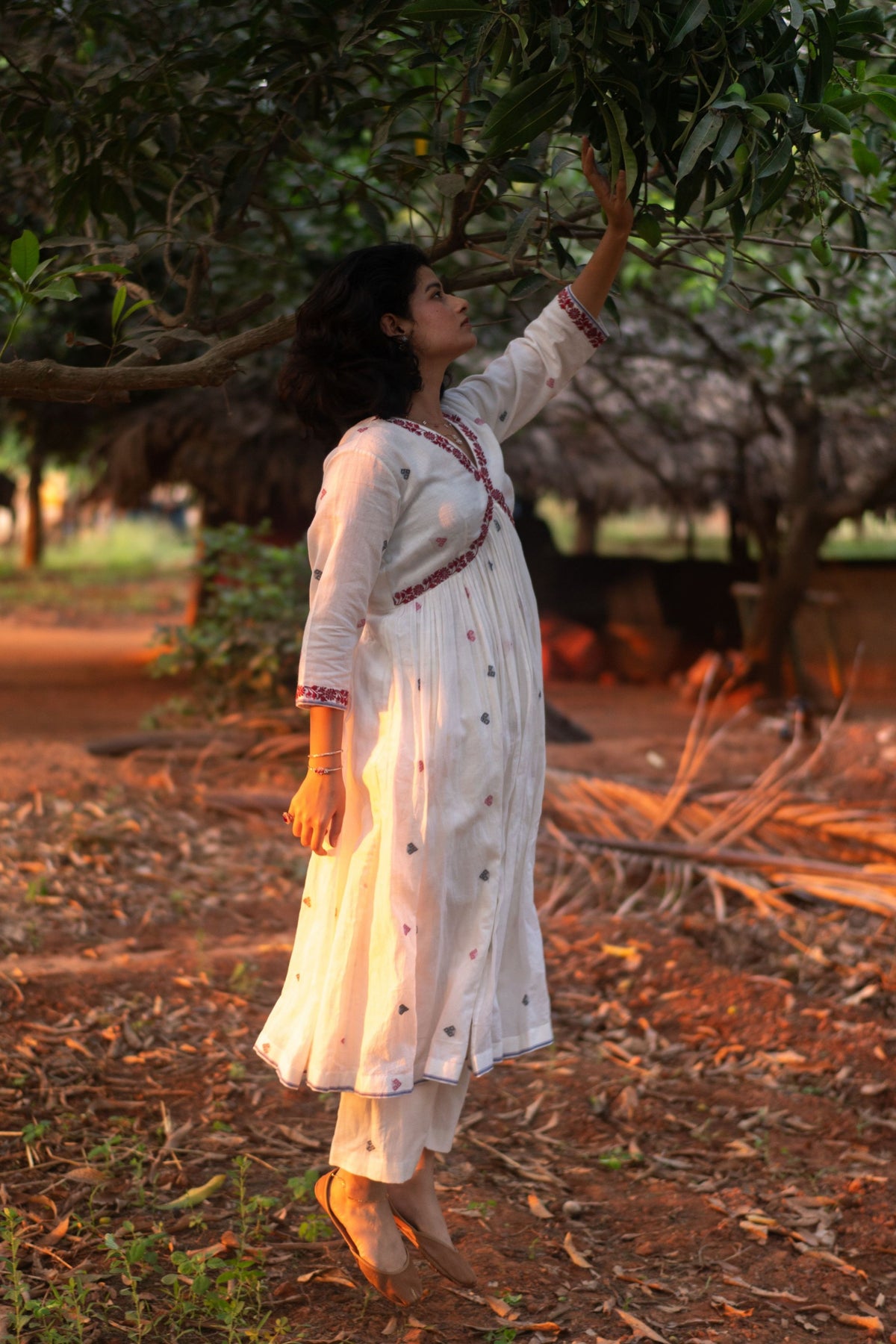 Nia Kali Kurta set In Ivory