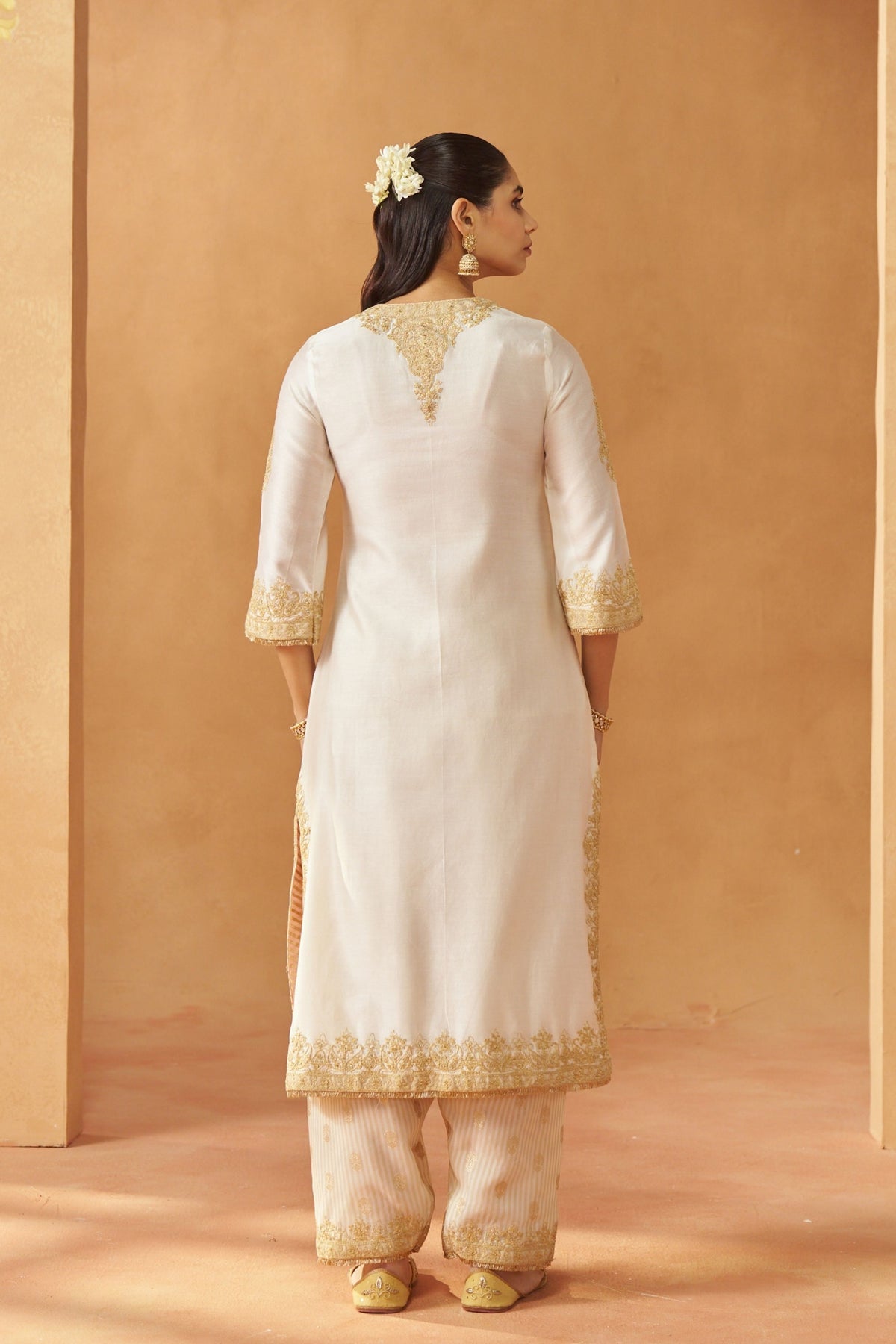 Mubina Daisy Ivory Chauga Set