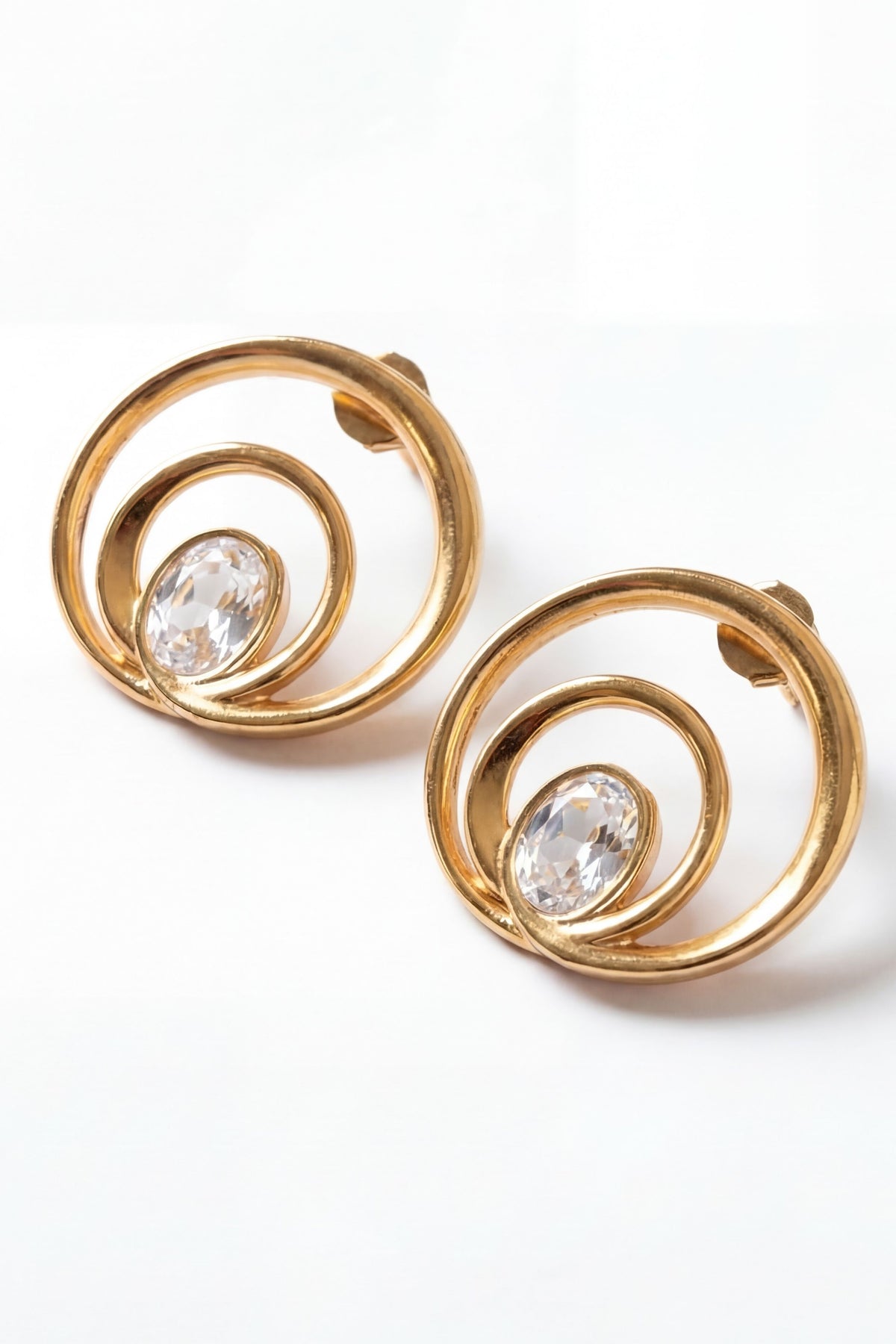 Wave Curve Stud