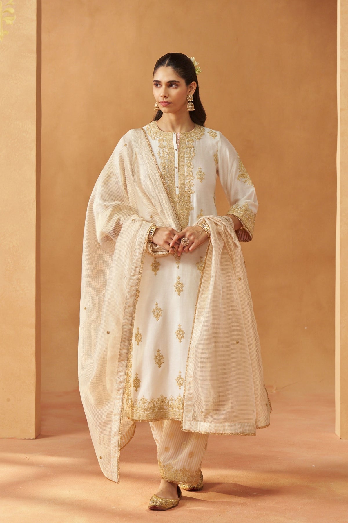 Mubina Daisy Ivory Chauga Set