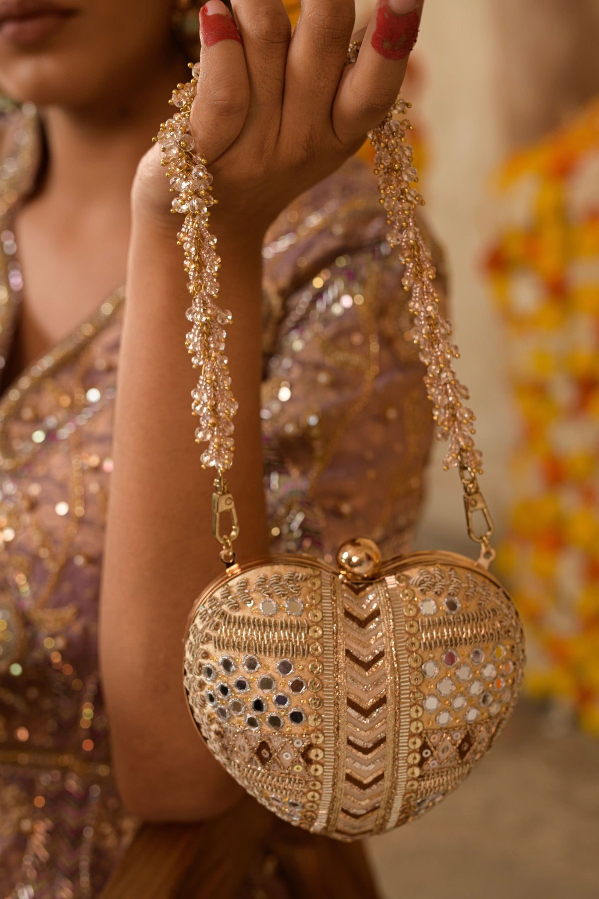 Manzar Heart Clutch – Gold