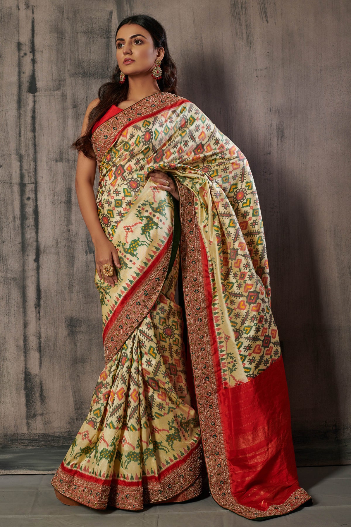 Off White Woven Pochampalli Ikkat Saree