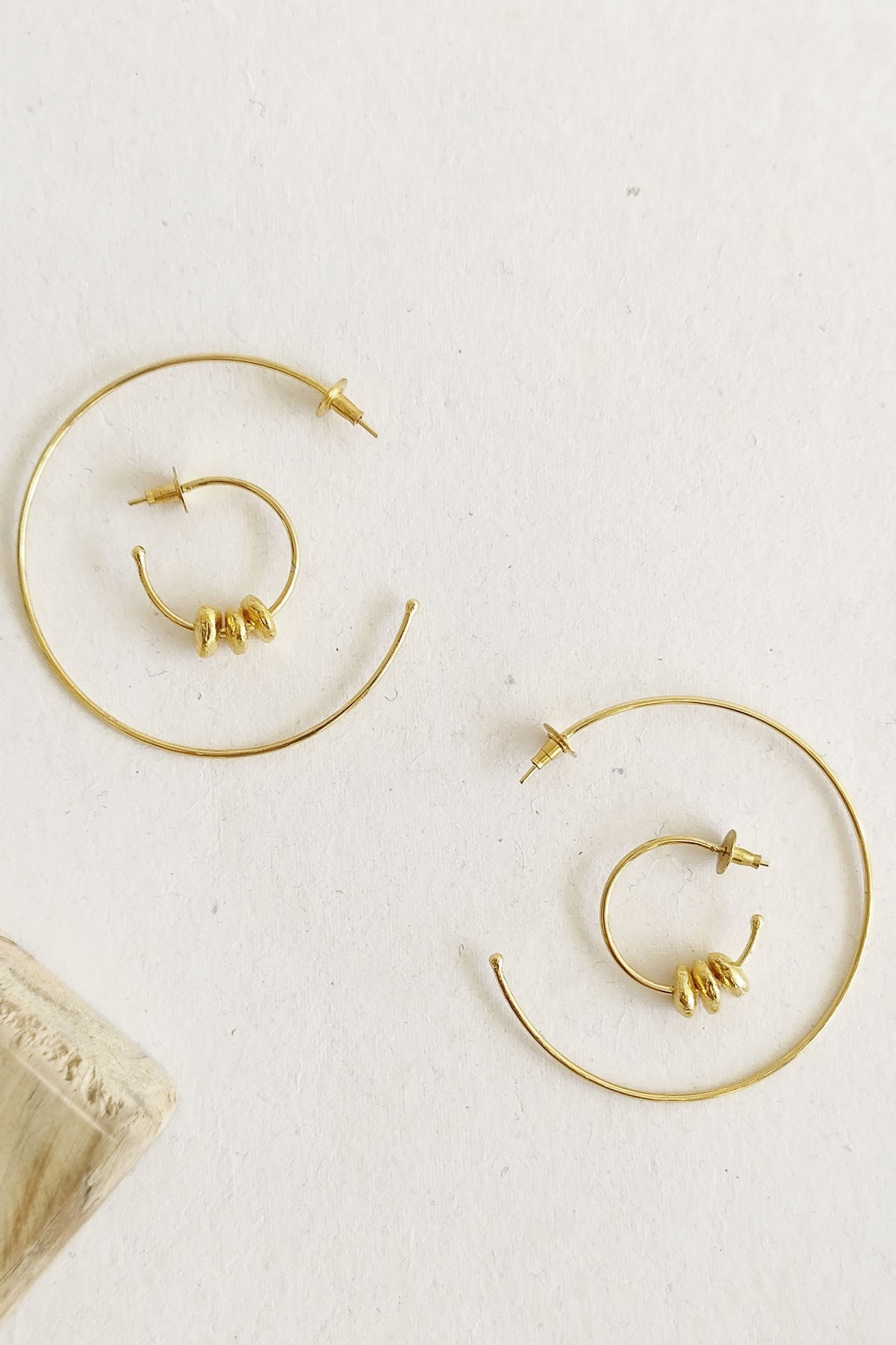 Alen Small and Large Golden Earrings Set