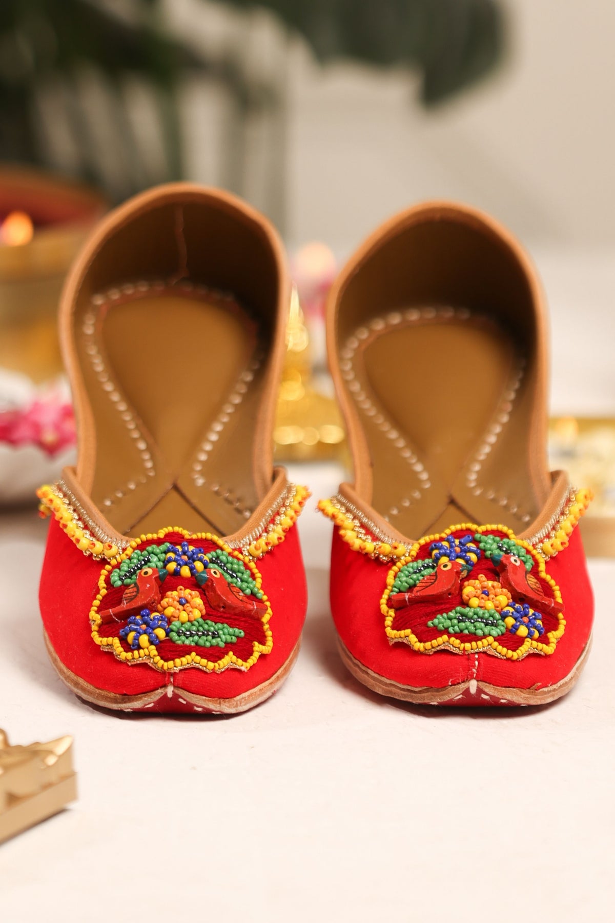 Surkhgul Jutti