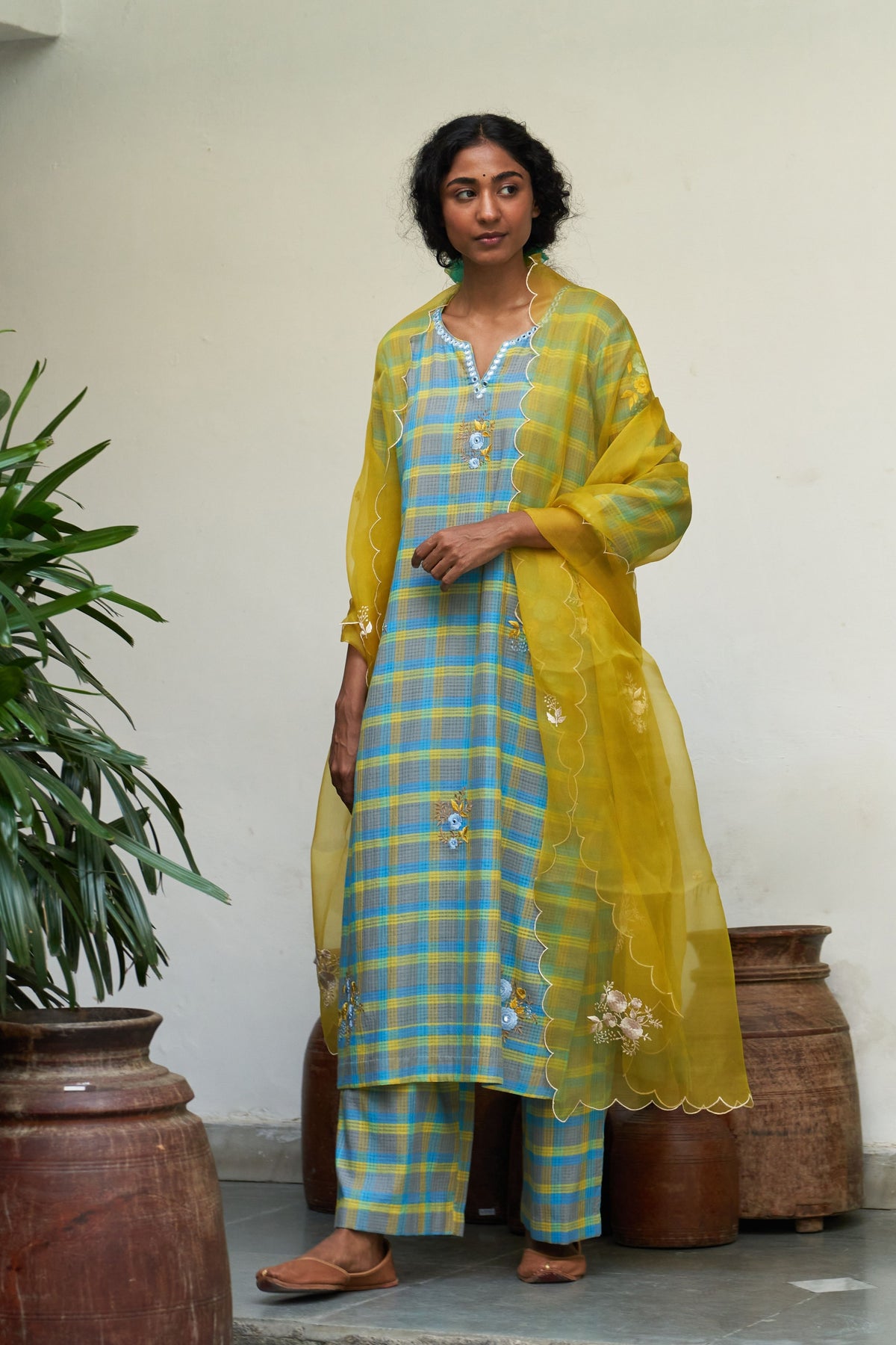 Neela Sitara Phool Kurta Set
